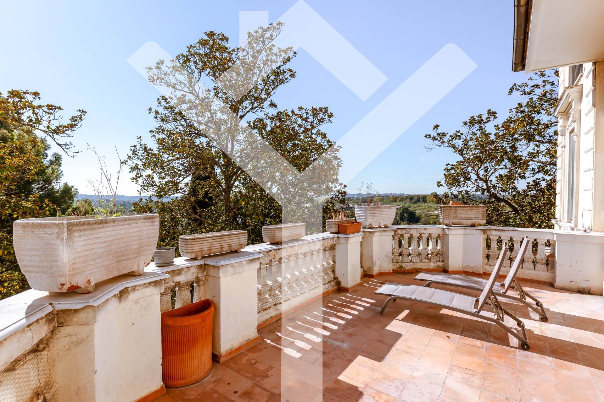 Apartment for Sale to Roma