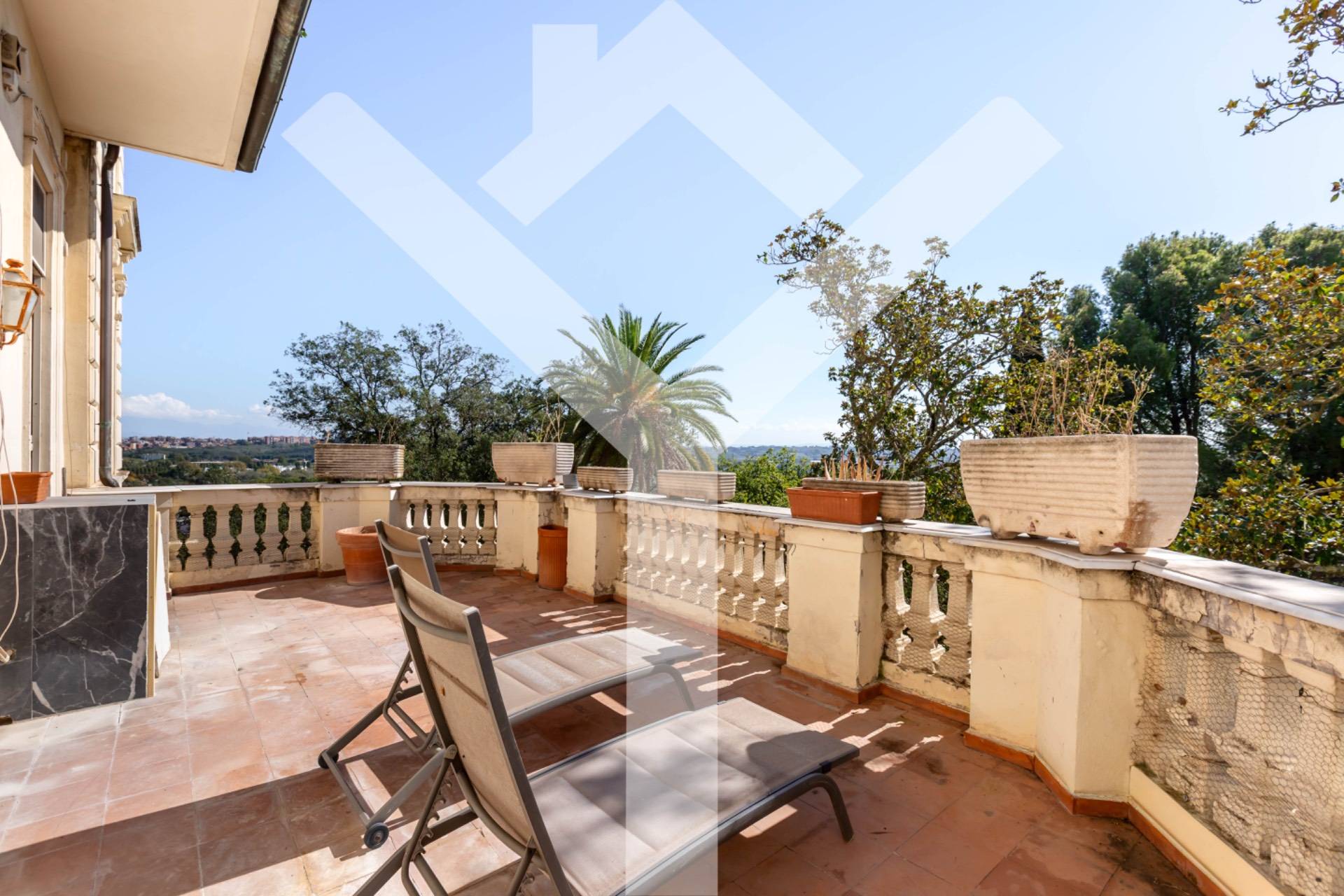 Apartment for Sale to Roma