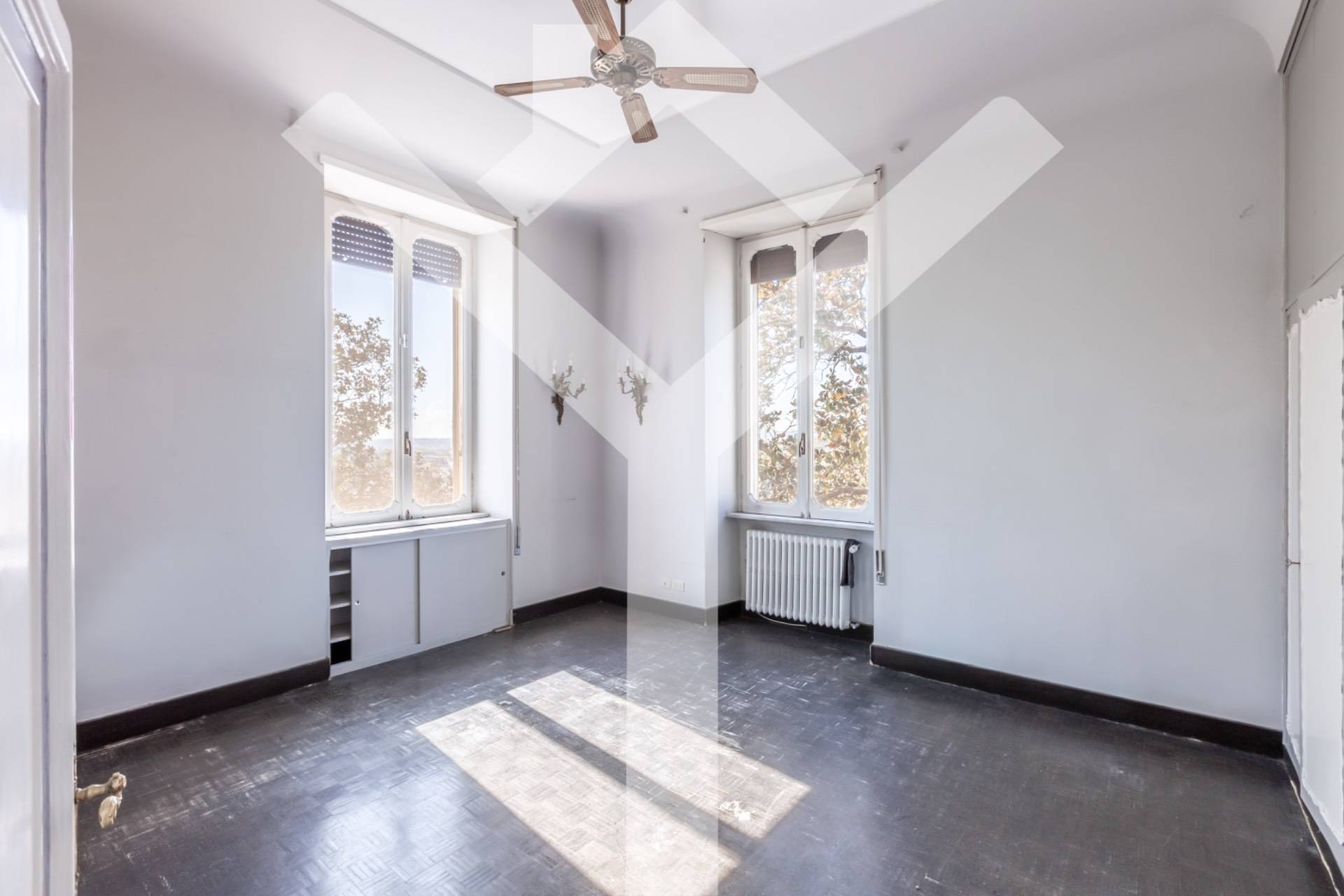 Apartment for Sale to Roma