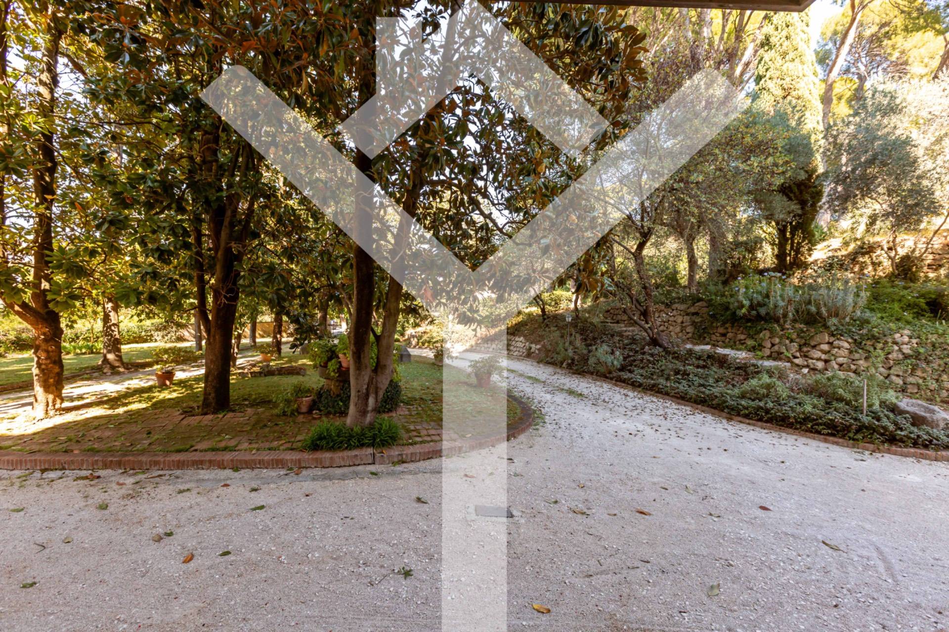 Apartment for Sale to Roma