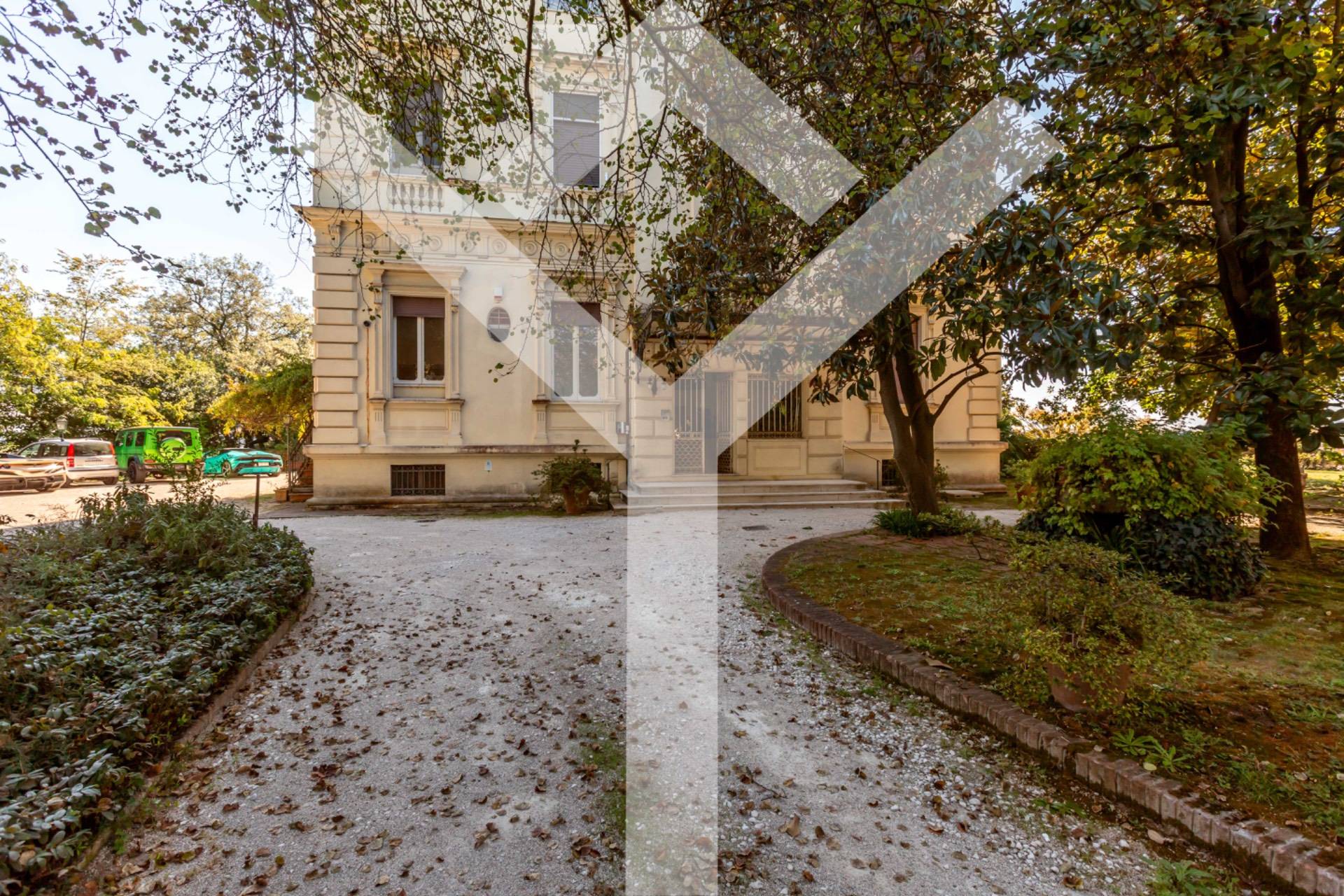 Apartment for Sale to Roma