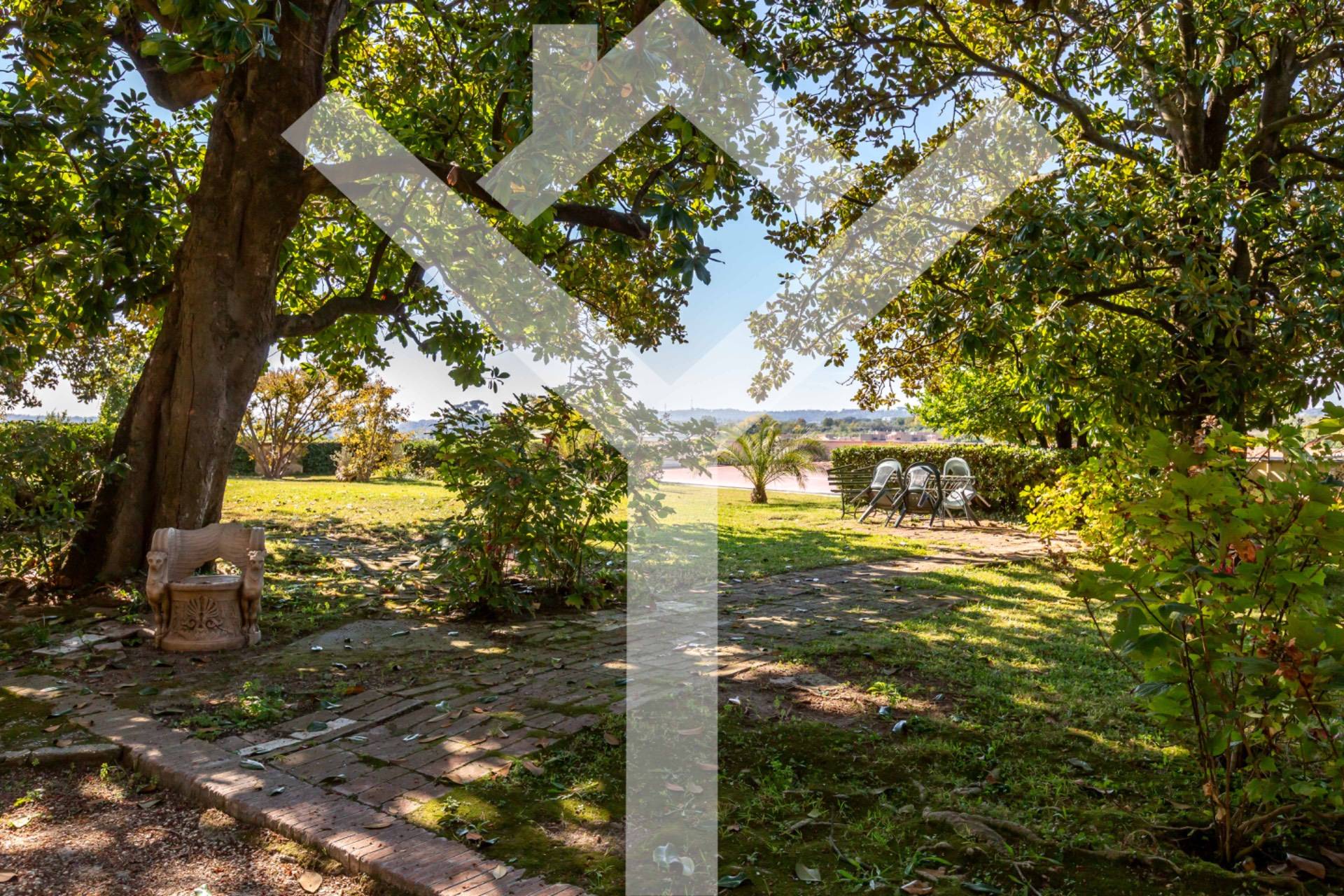 Apartment for Sale to Roma