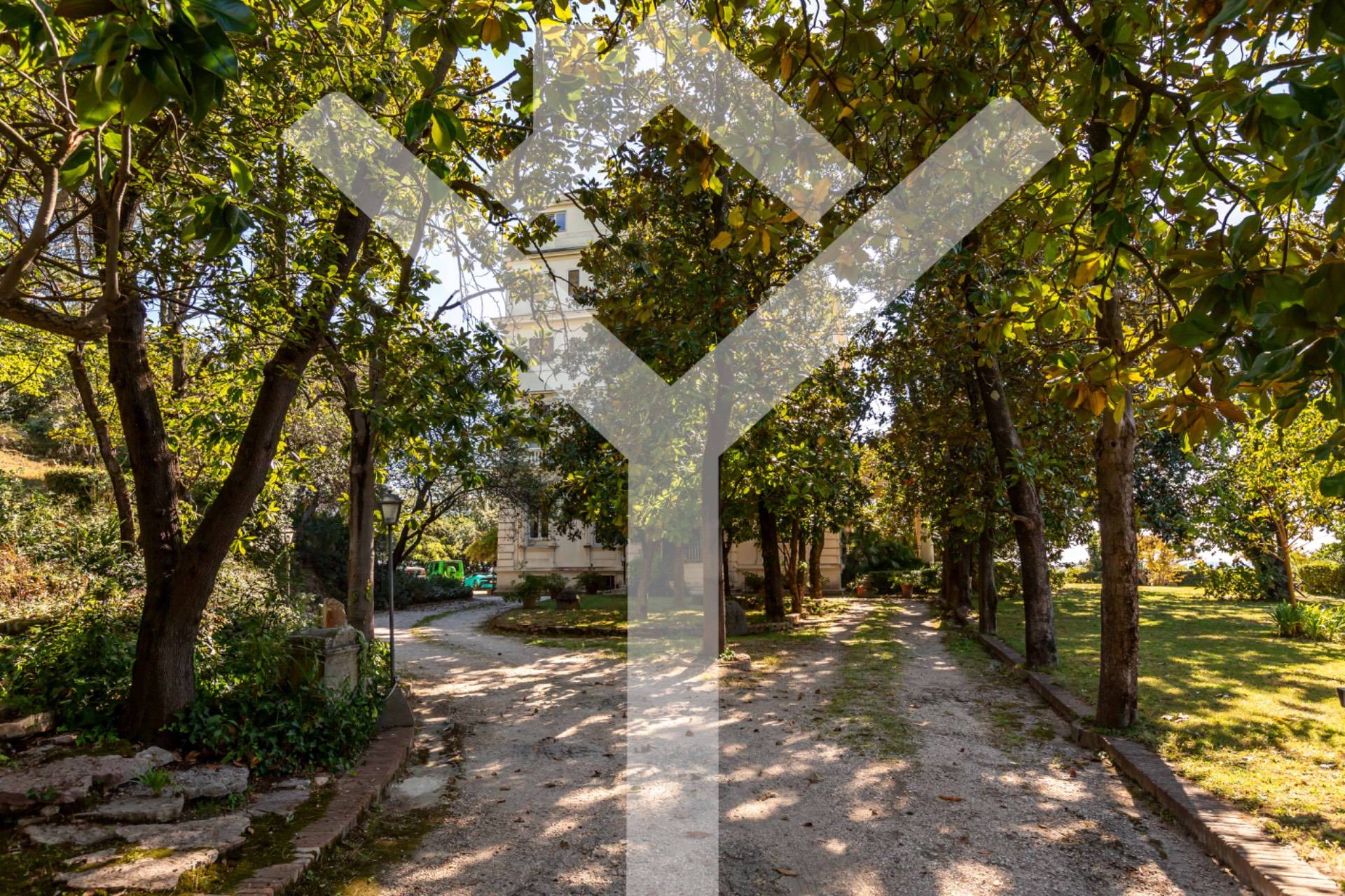 Apartment for Sale to Roma