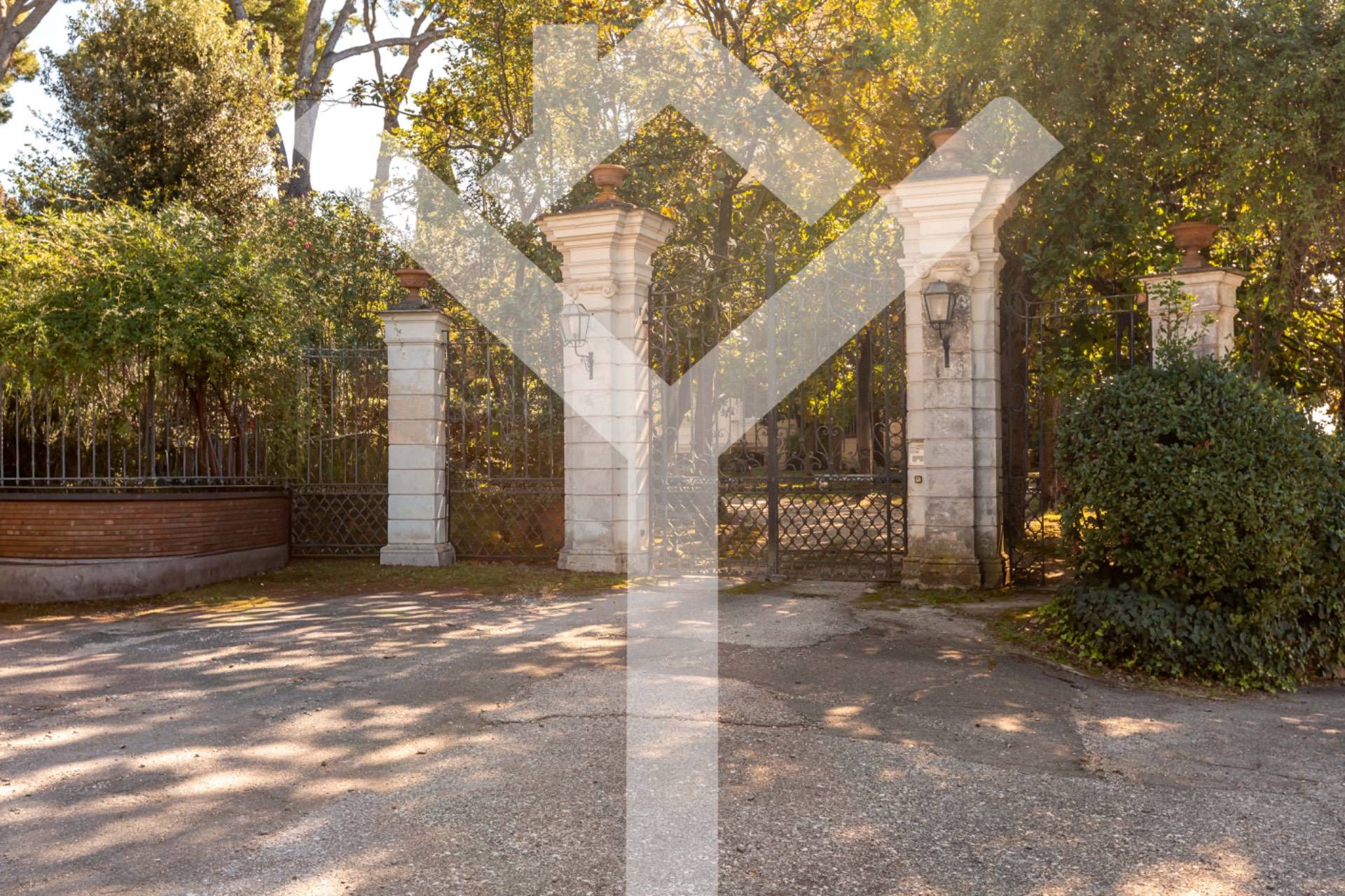 Apartment for Sale to Roma