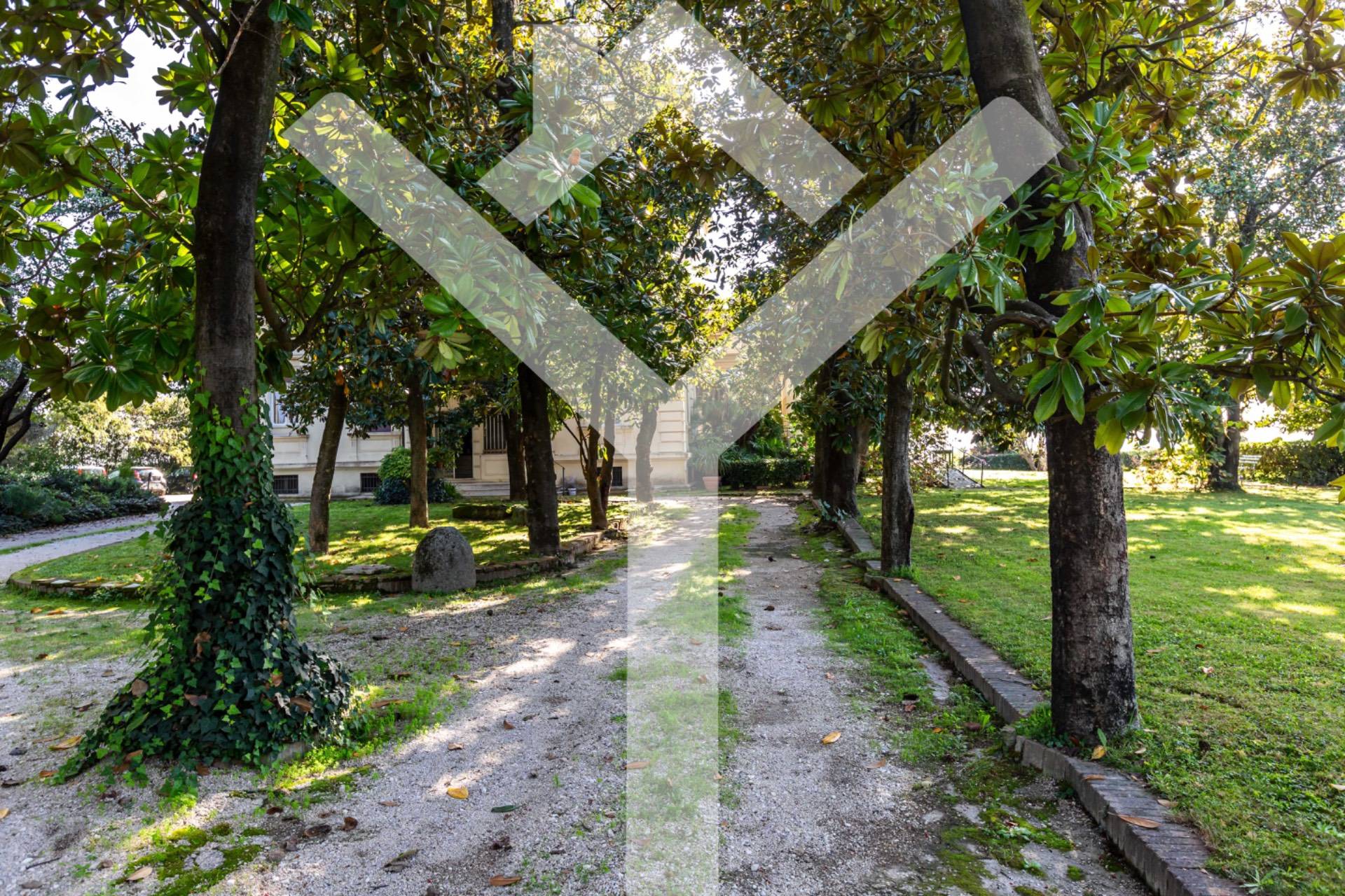 Apartment for Sale to Roma