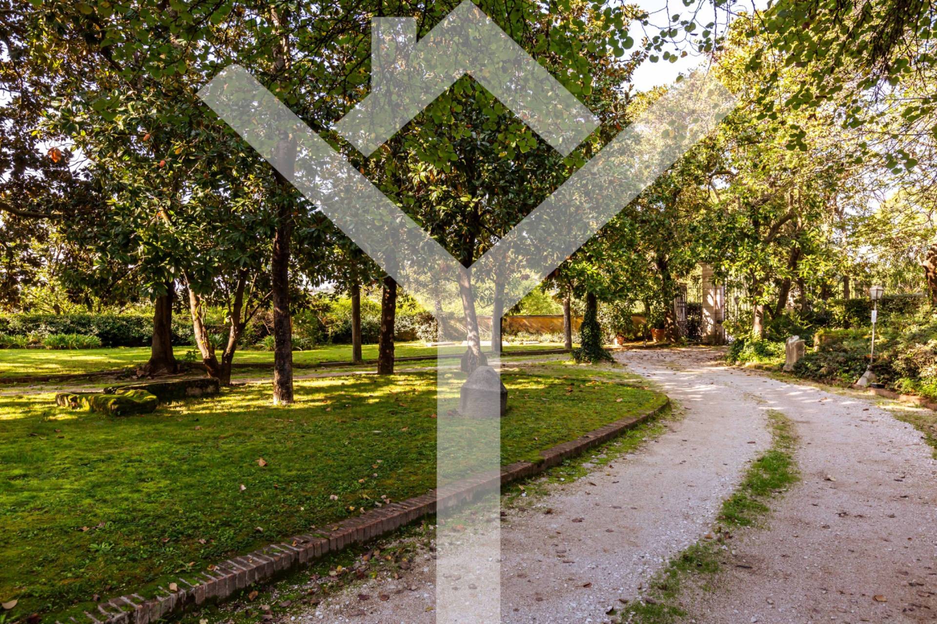 Apartment for Sale to Roma