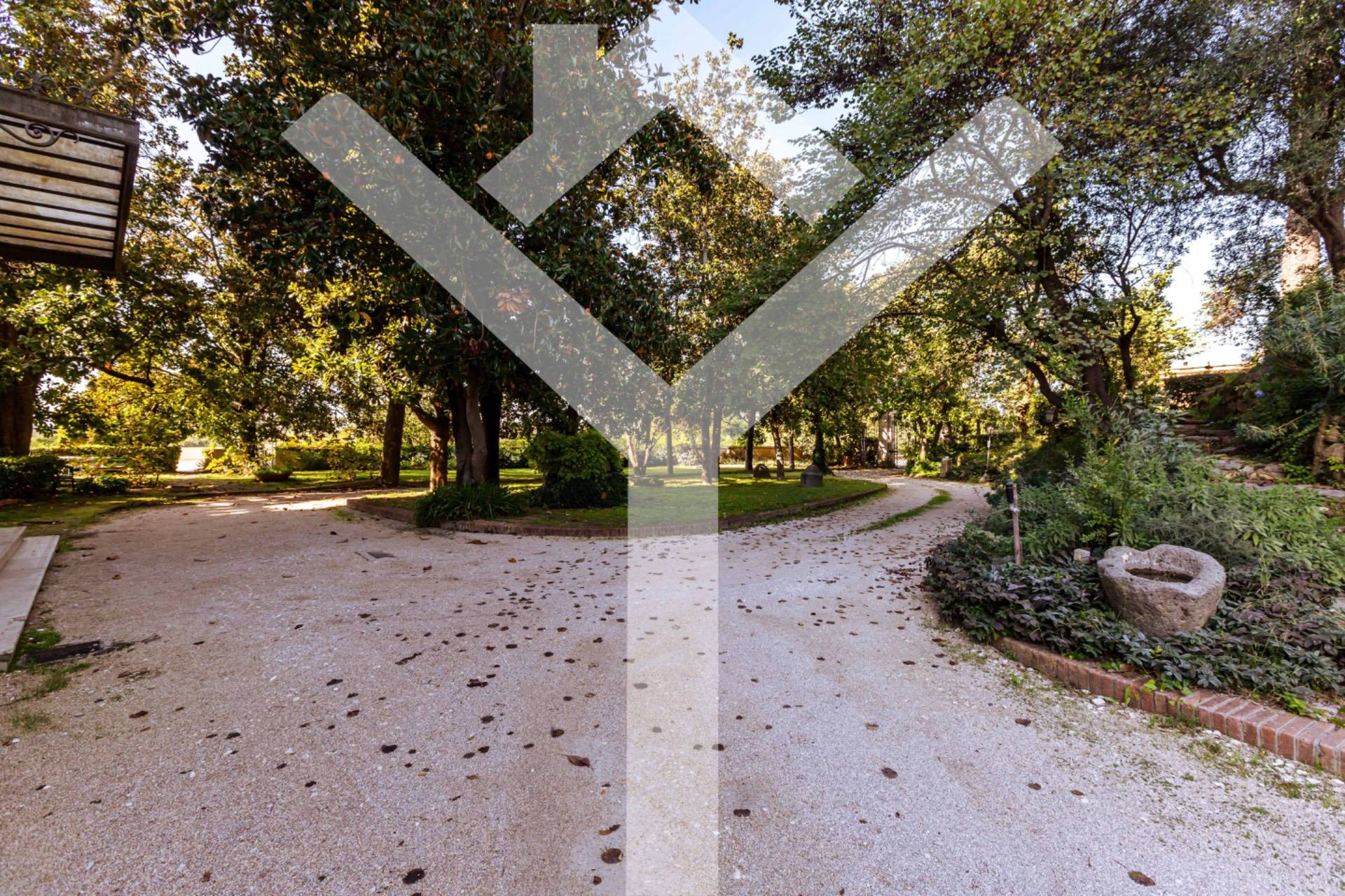 Apartment for Sale to Roma