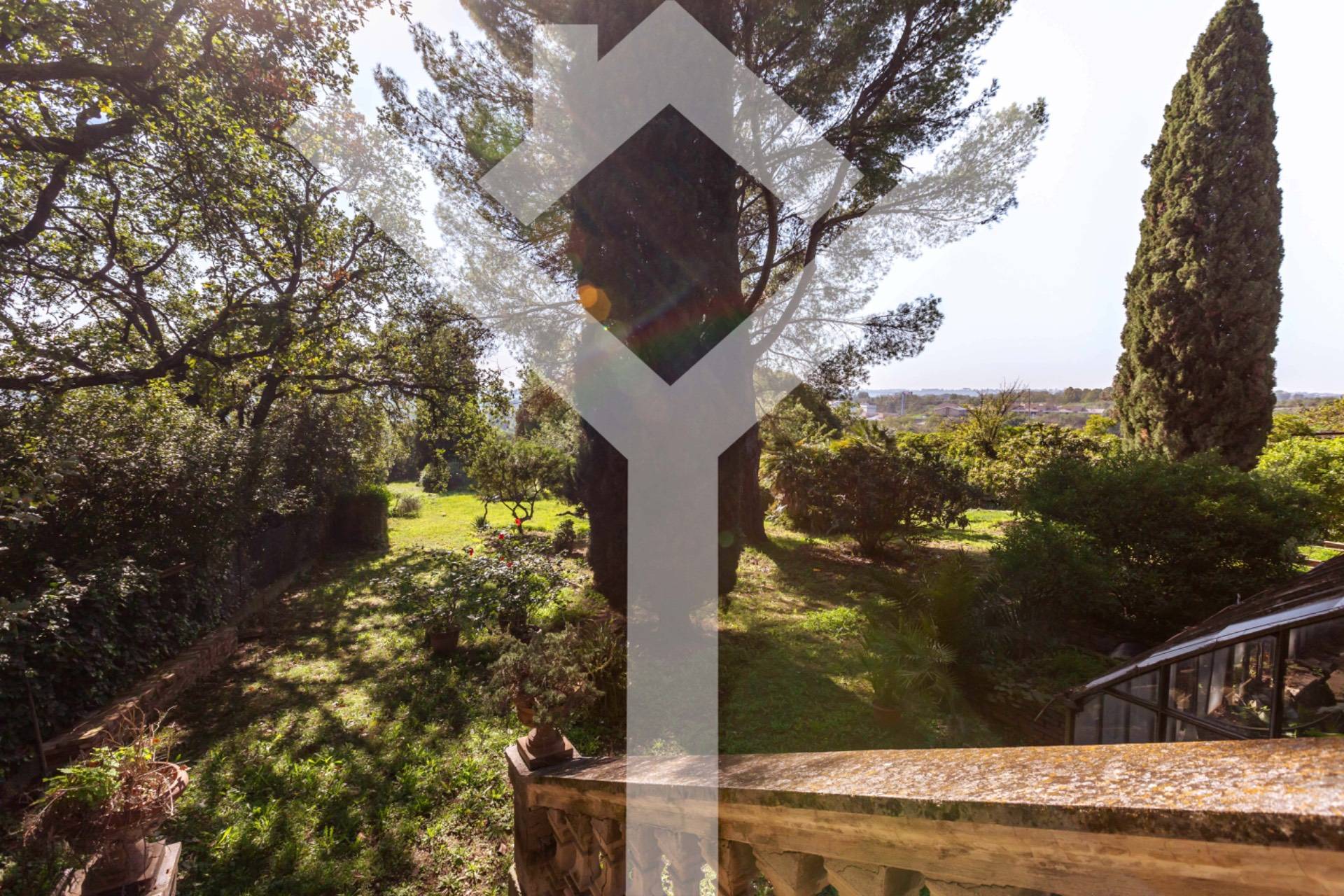 Apartment for Sale to Roma