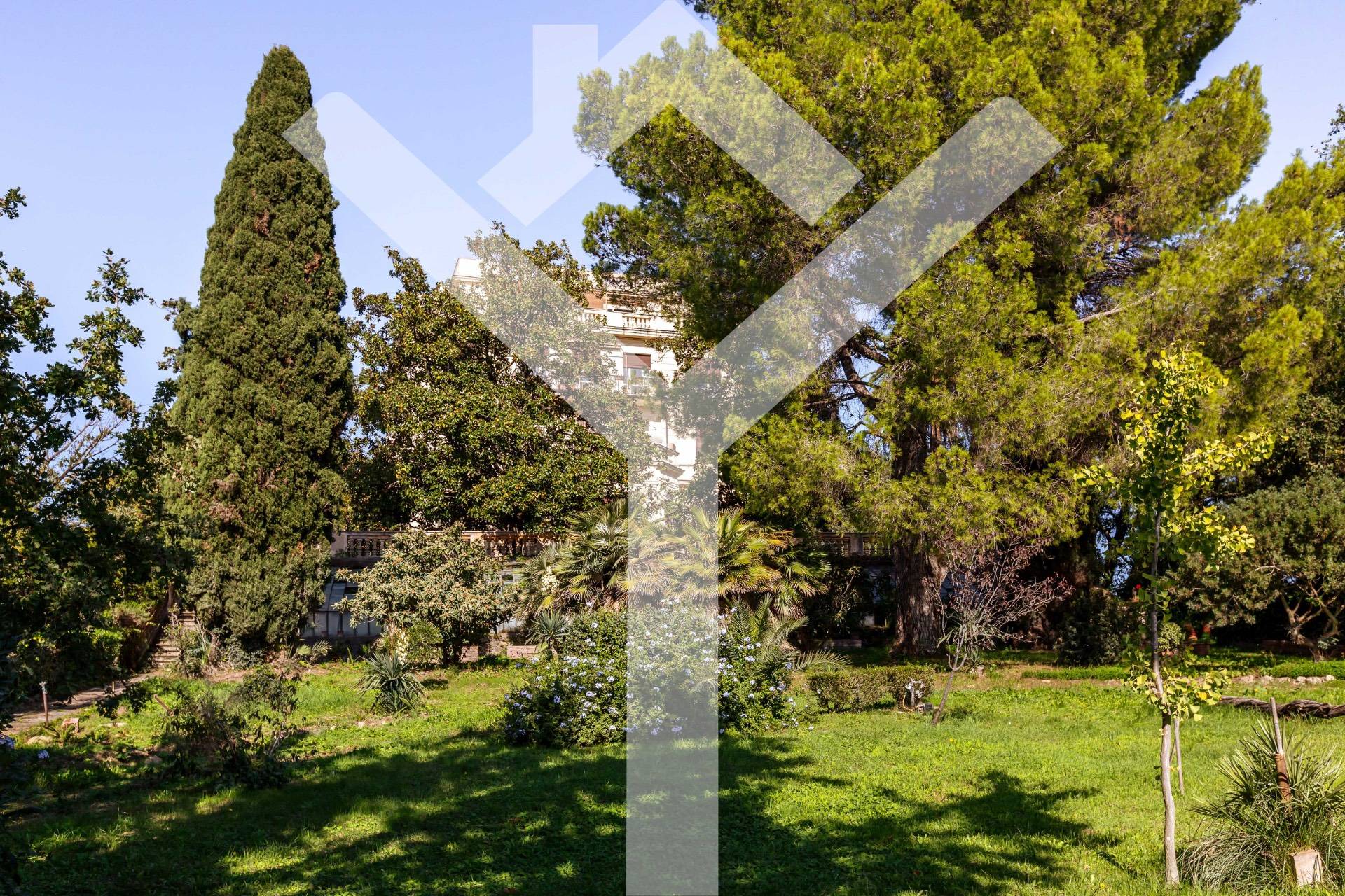 Apartment for Sale to Roma