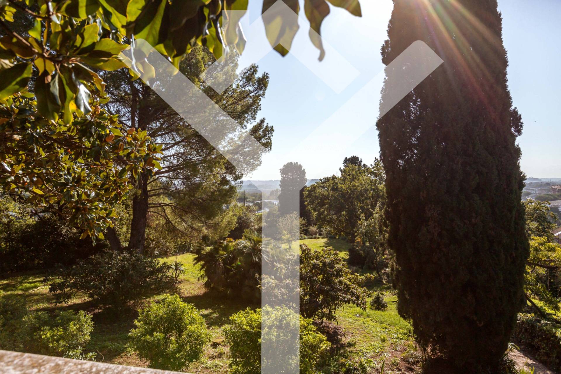 Apartment for Sale to Roma