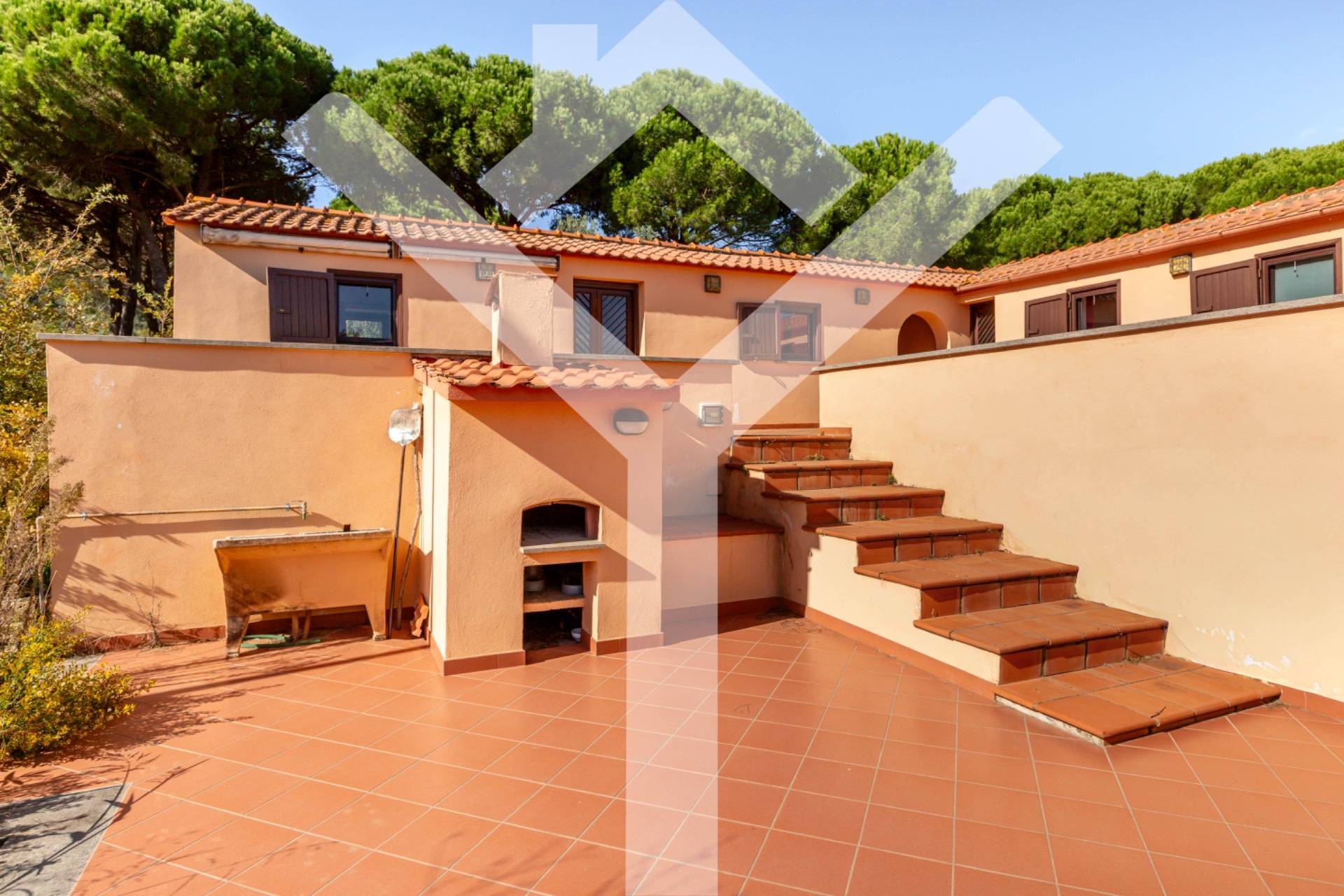 Villa for Sale to Castiglione della Pescaia