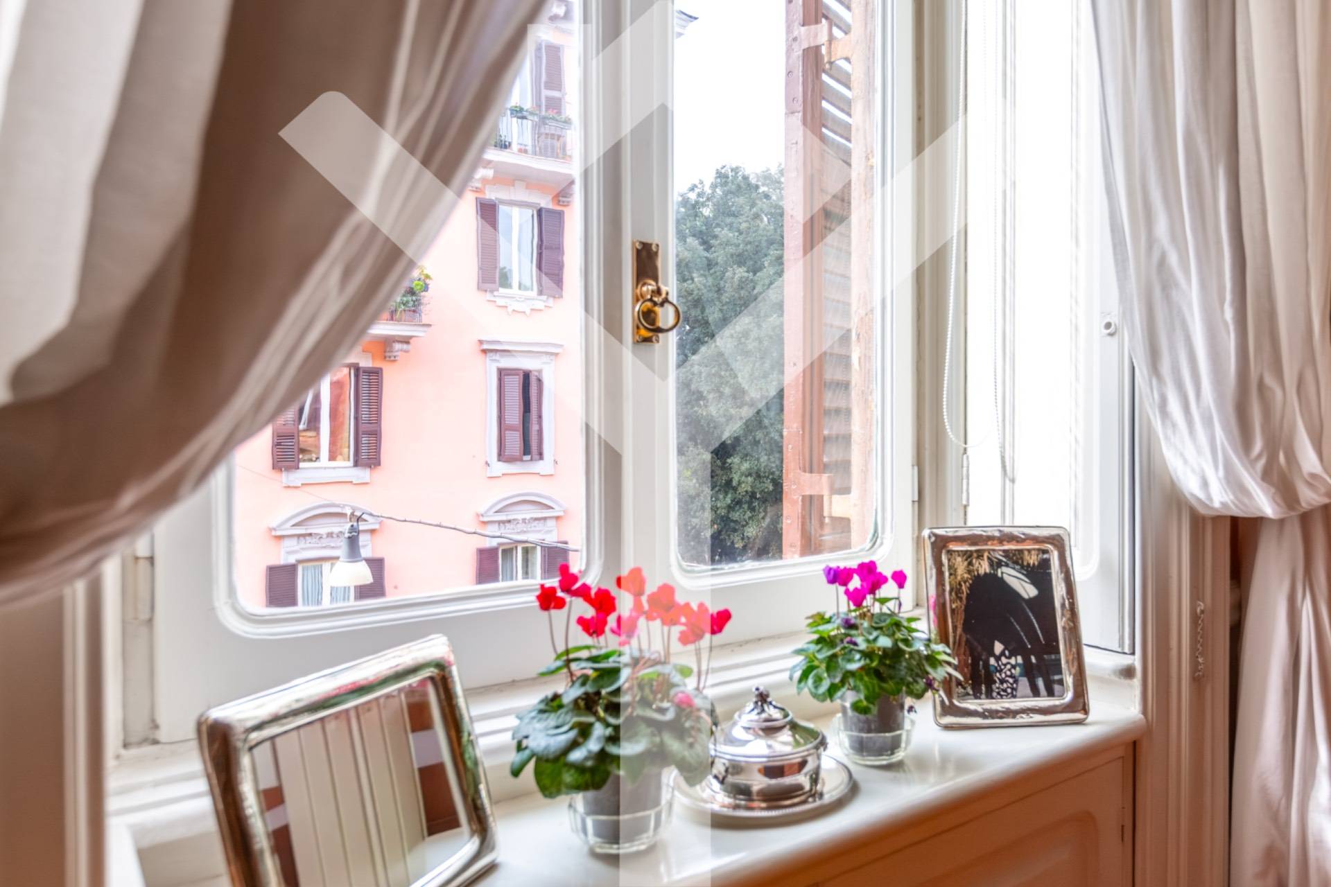 Apartment for Sale to Roma