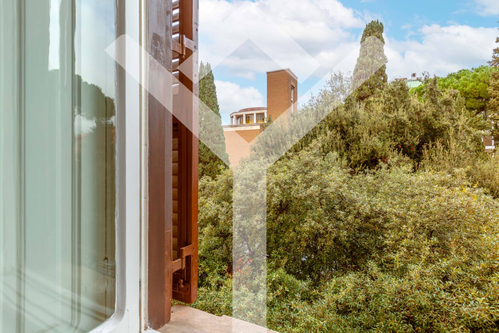 Apartment for Sale to Roma