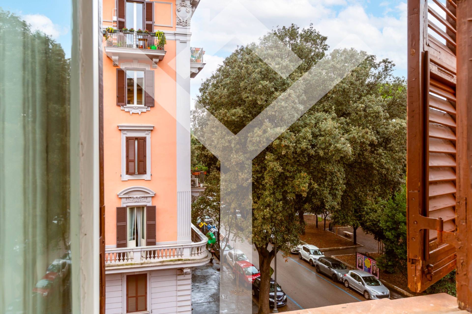 Apartment for Sale to Roma