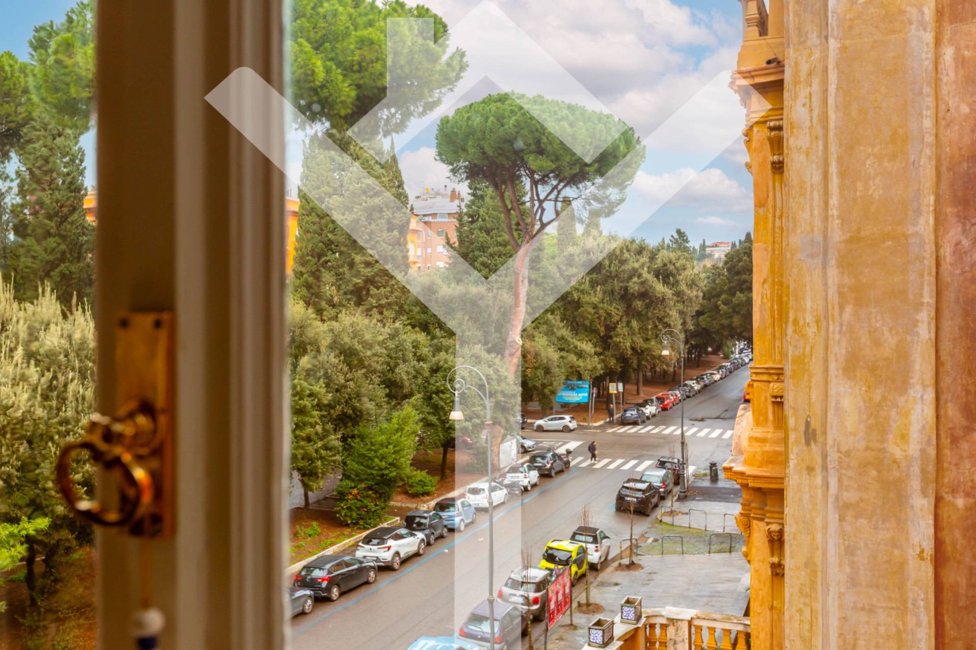 Apartment for Sale to Roma