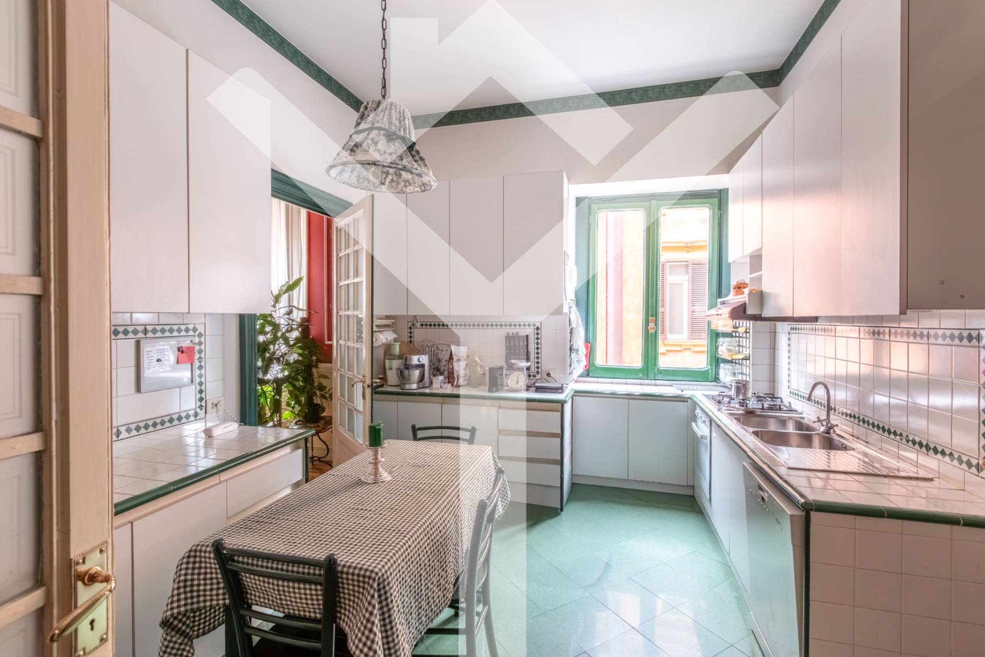 Apartment for Sale to Roma