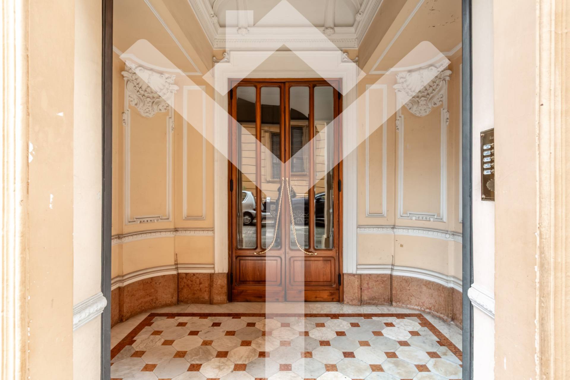 Apartment for Sale to Roma