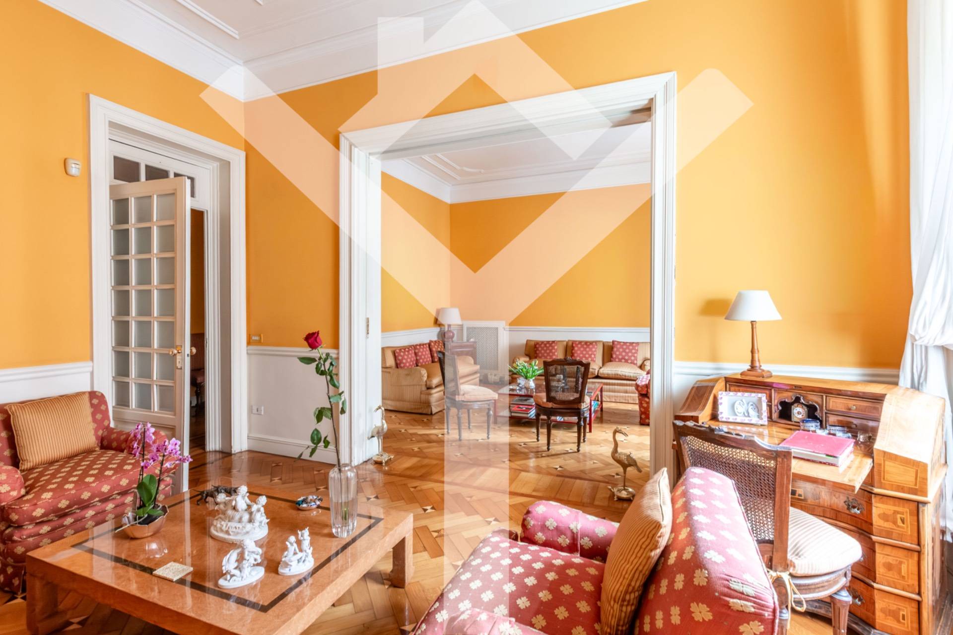 Apartment for Sale to Roma
