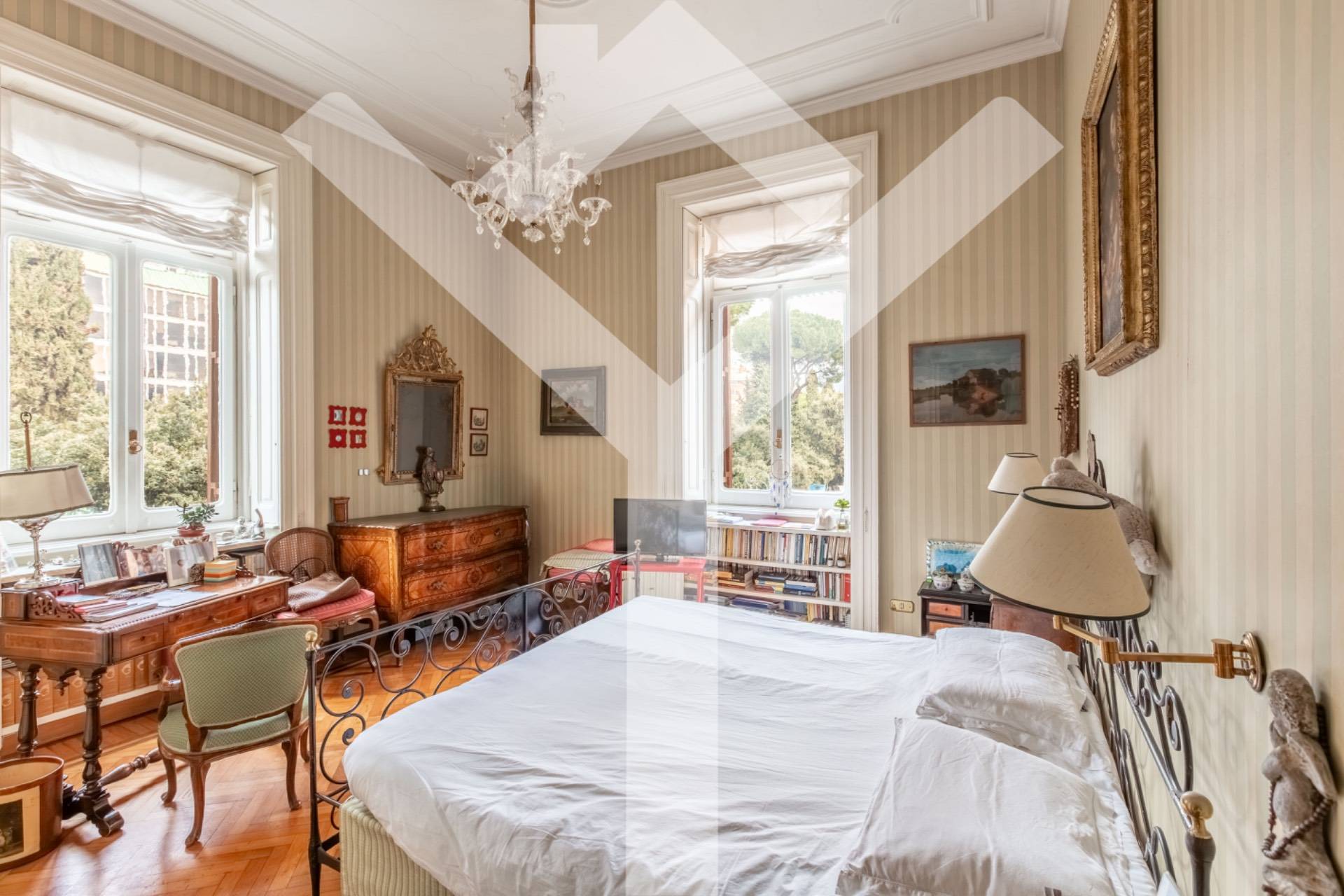 Apartment for Sale to Roma