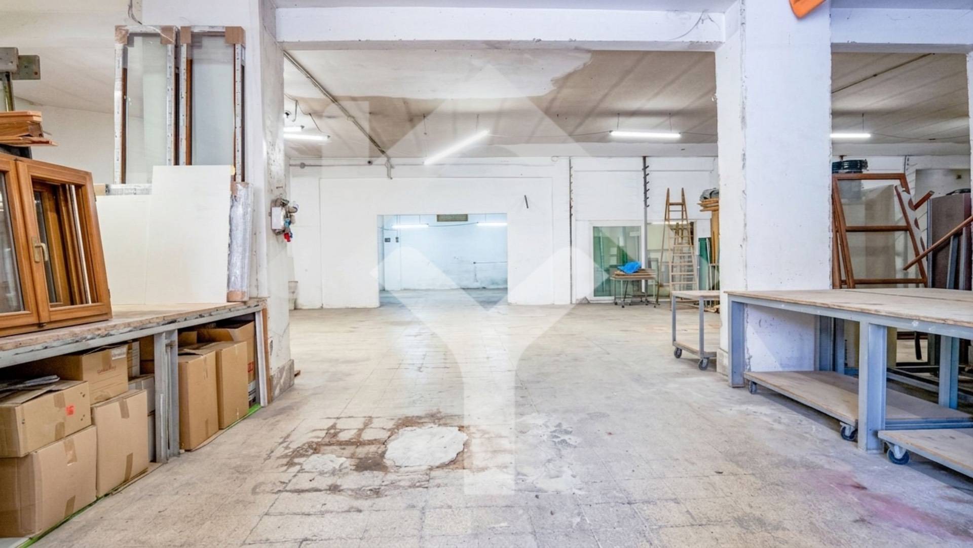 Commercial Property for Sale to Roma