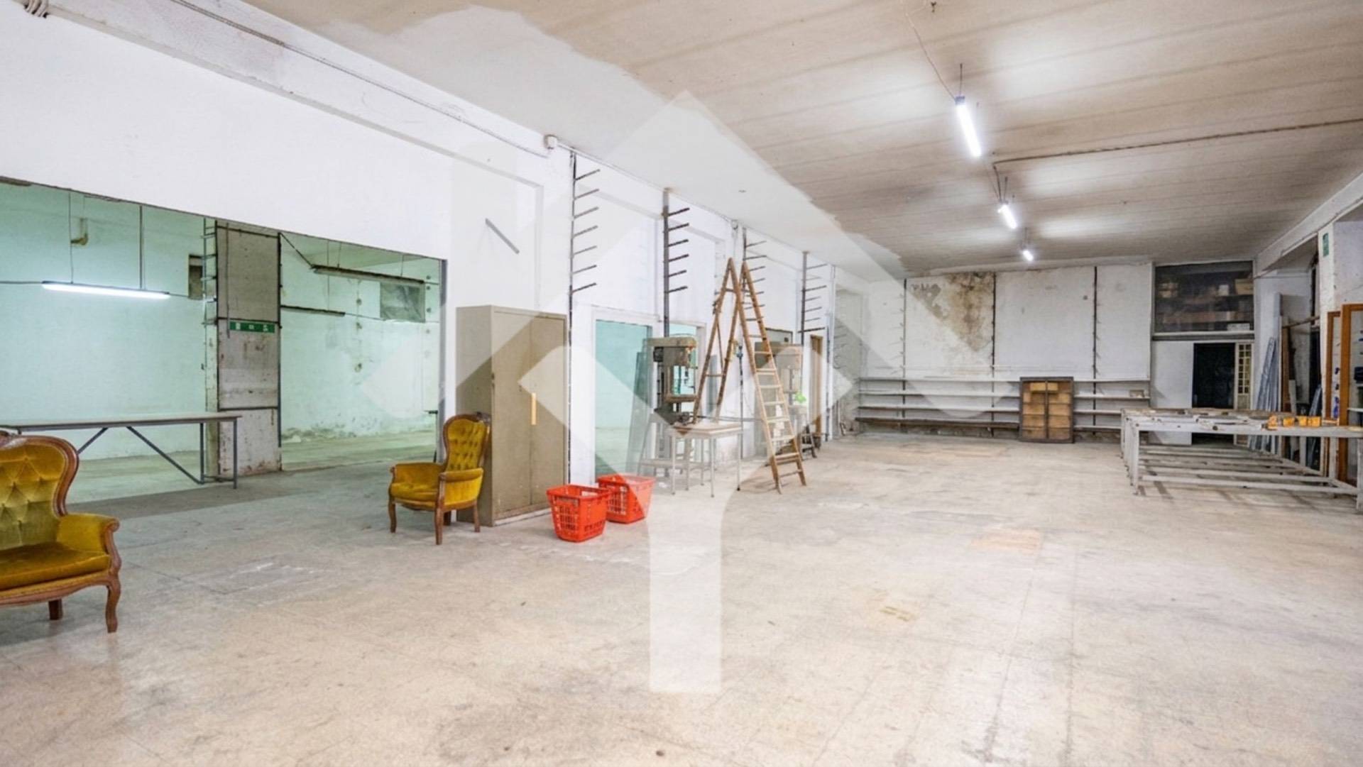 Commercial Property for Sale to Roma