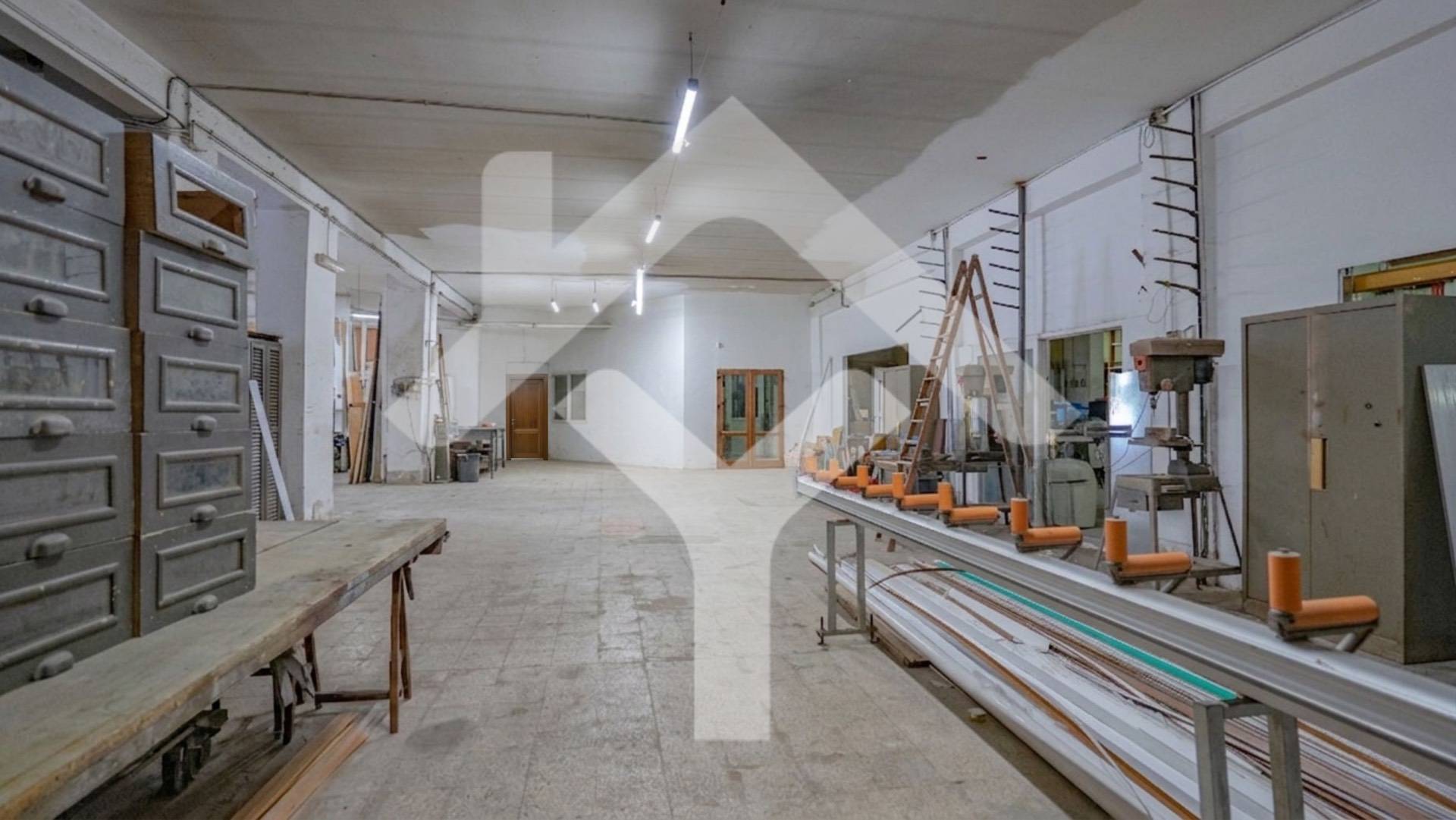 Commercial Property for Sale to Roma