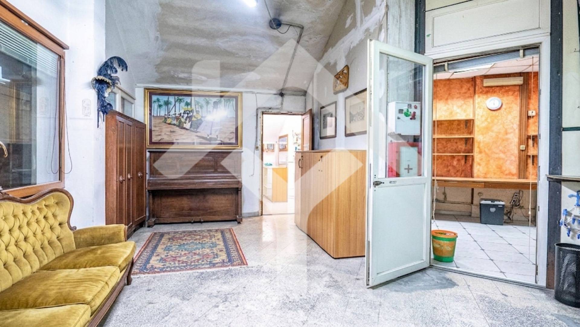 Commercial Property for Sale to Roma