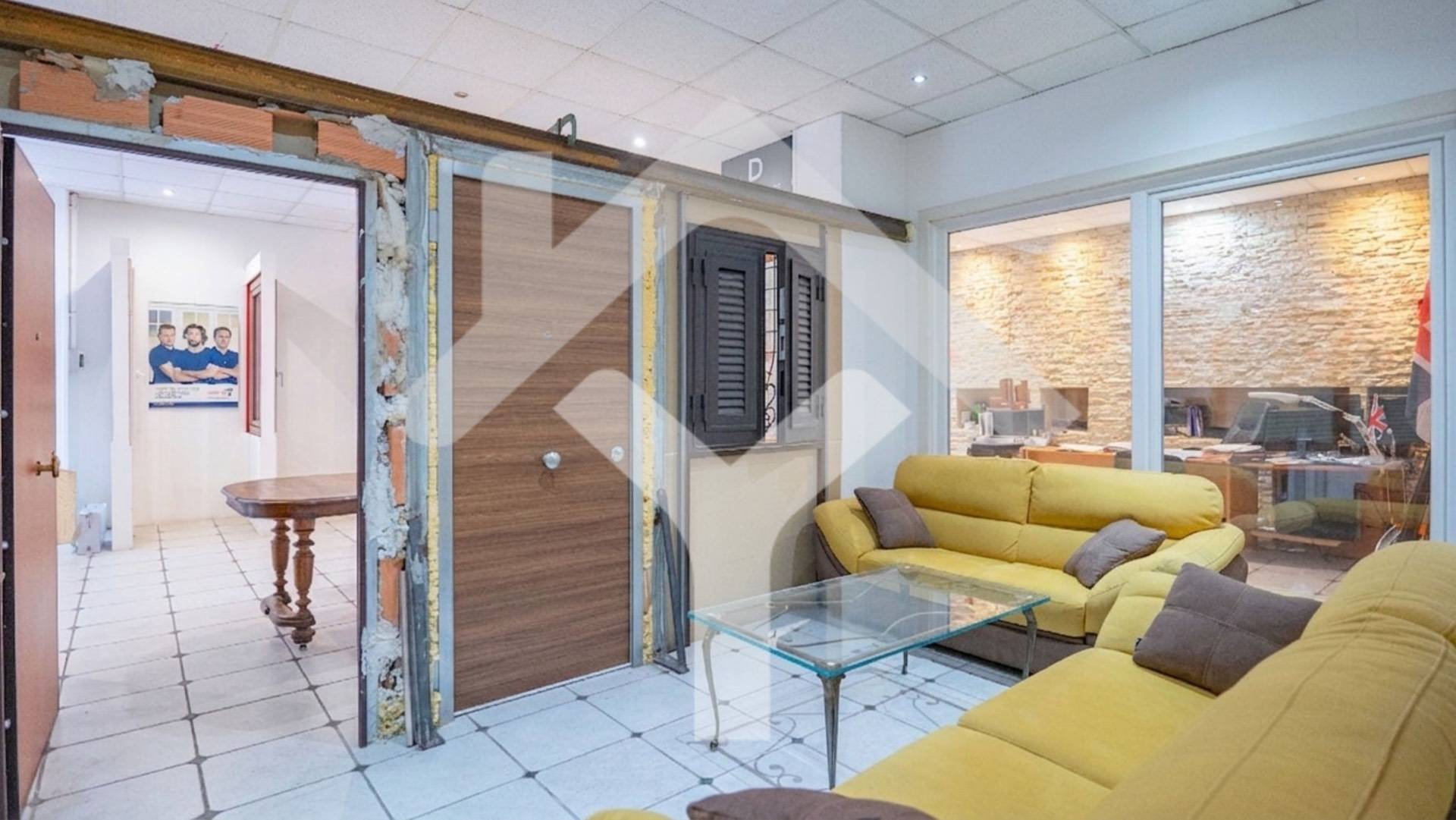 Commercial Property for Sale to Roma