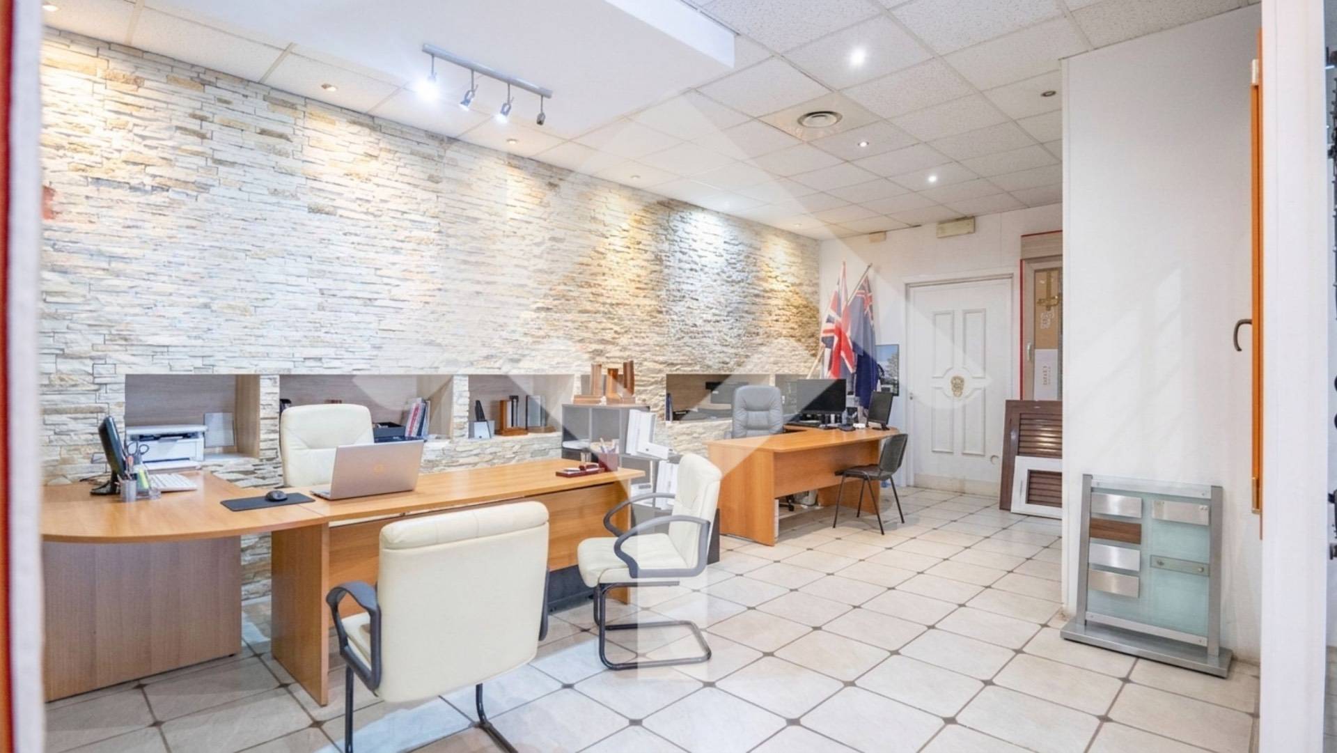 Commercial Property for Sale to Roma