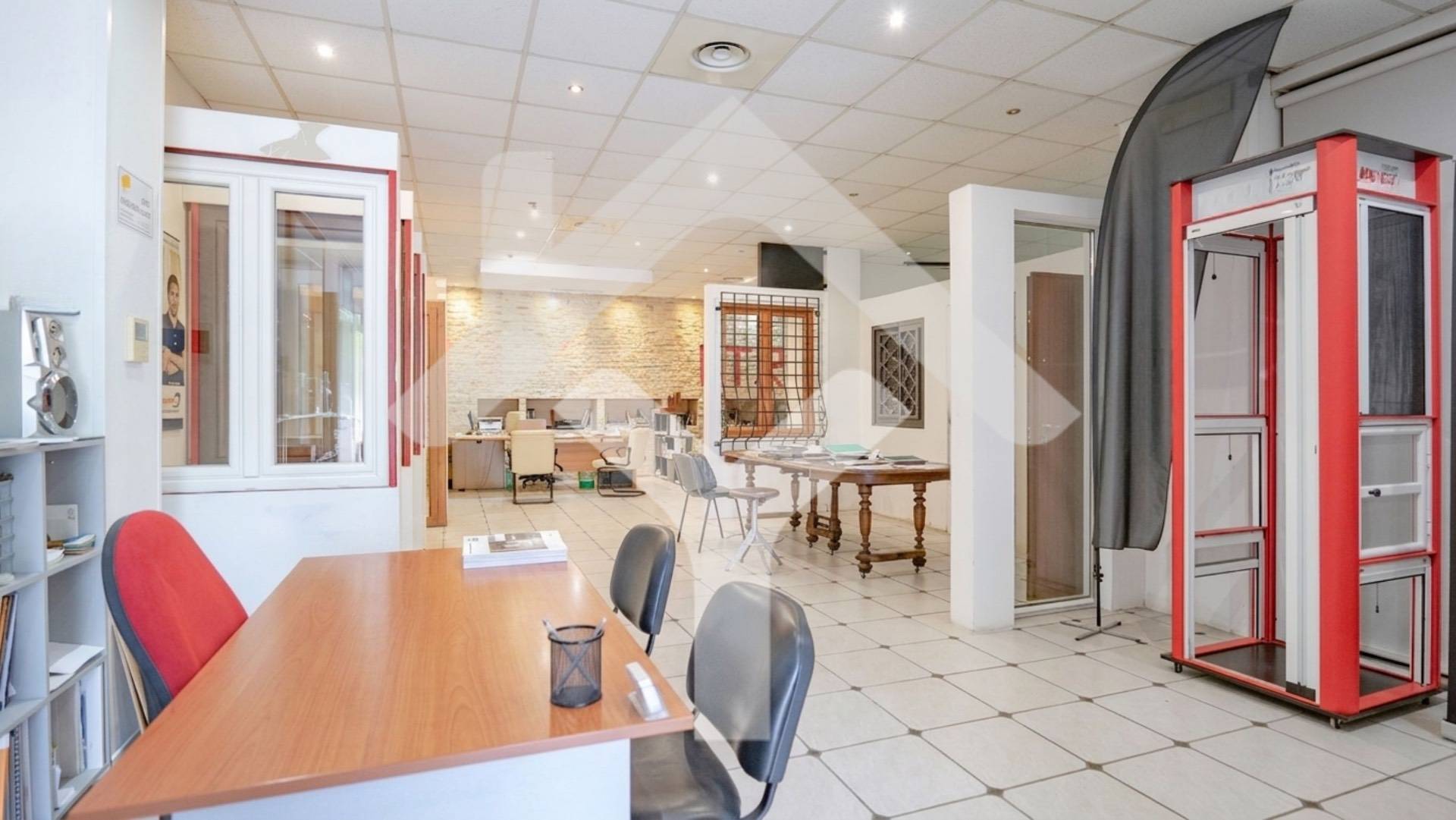 Commercial Property for Sale to Roma