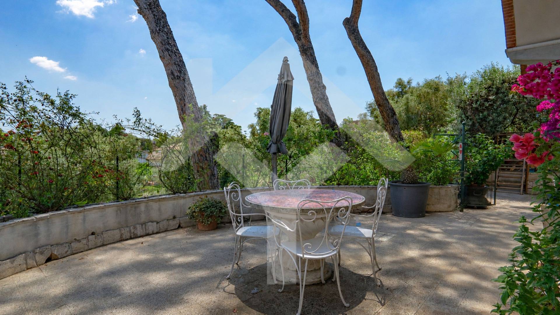 Apartment for Sale to Roma