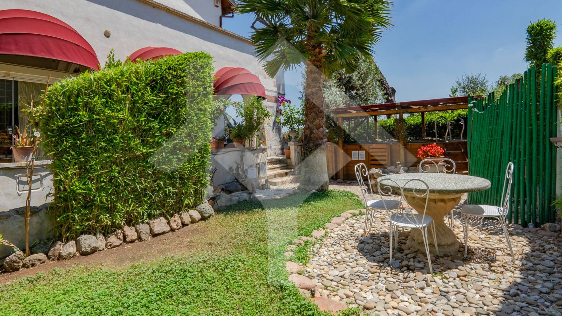 Apartment for Sale to Roma