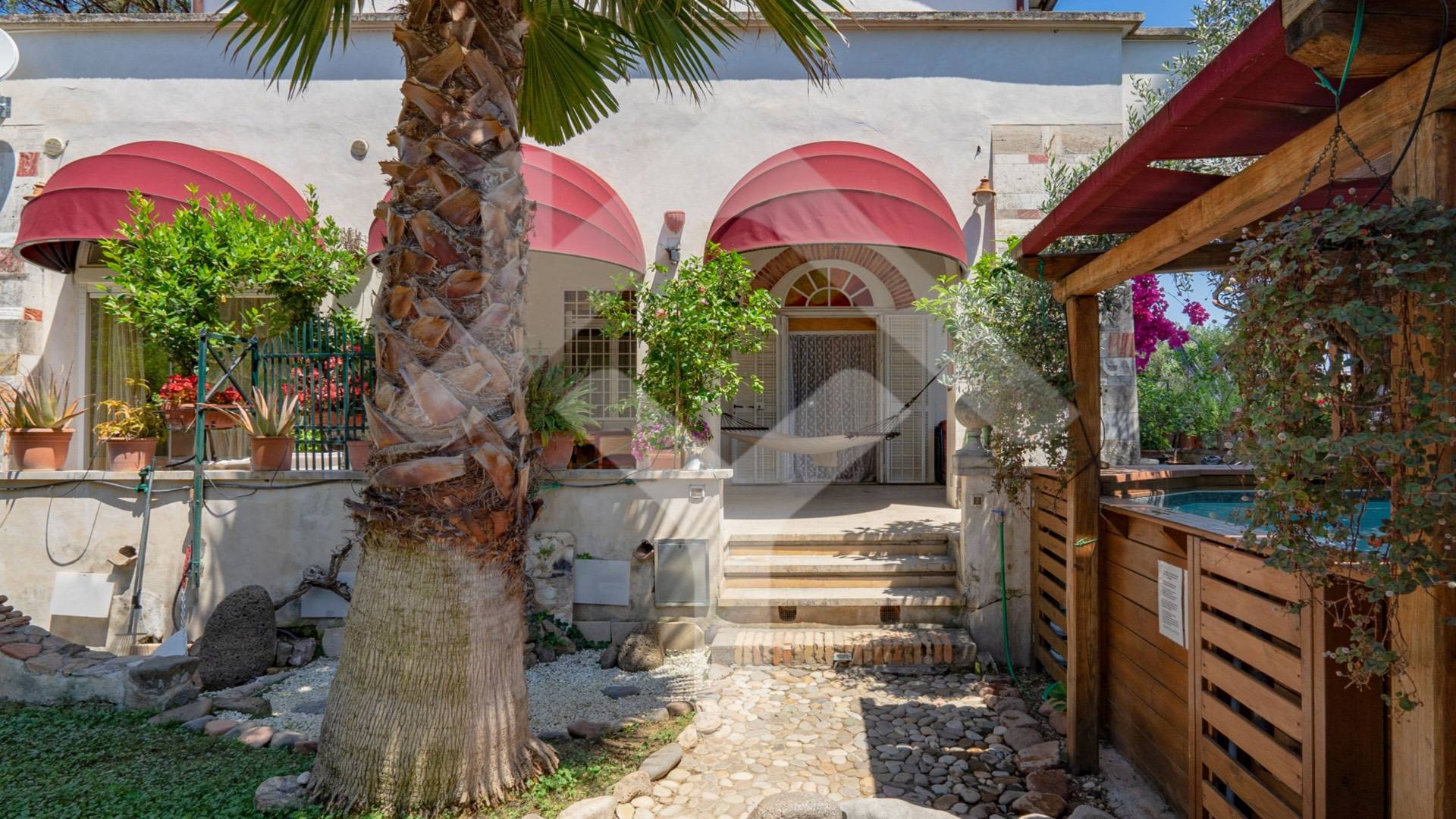 Apartment for Sale to Roma