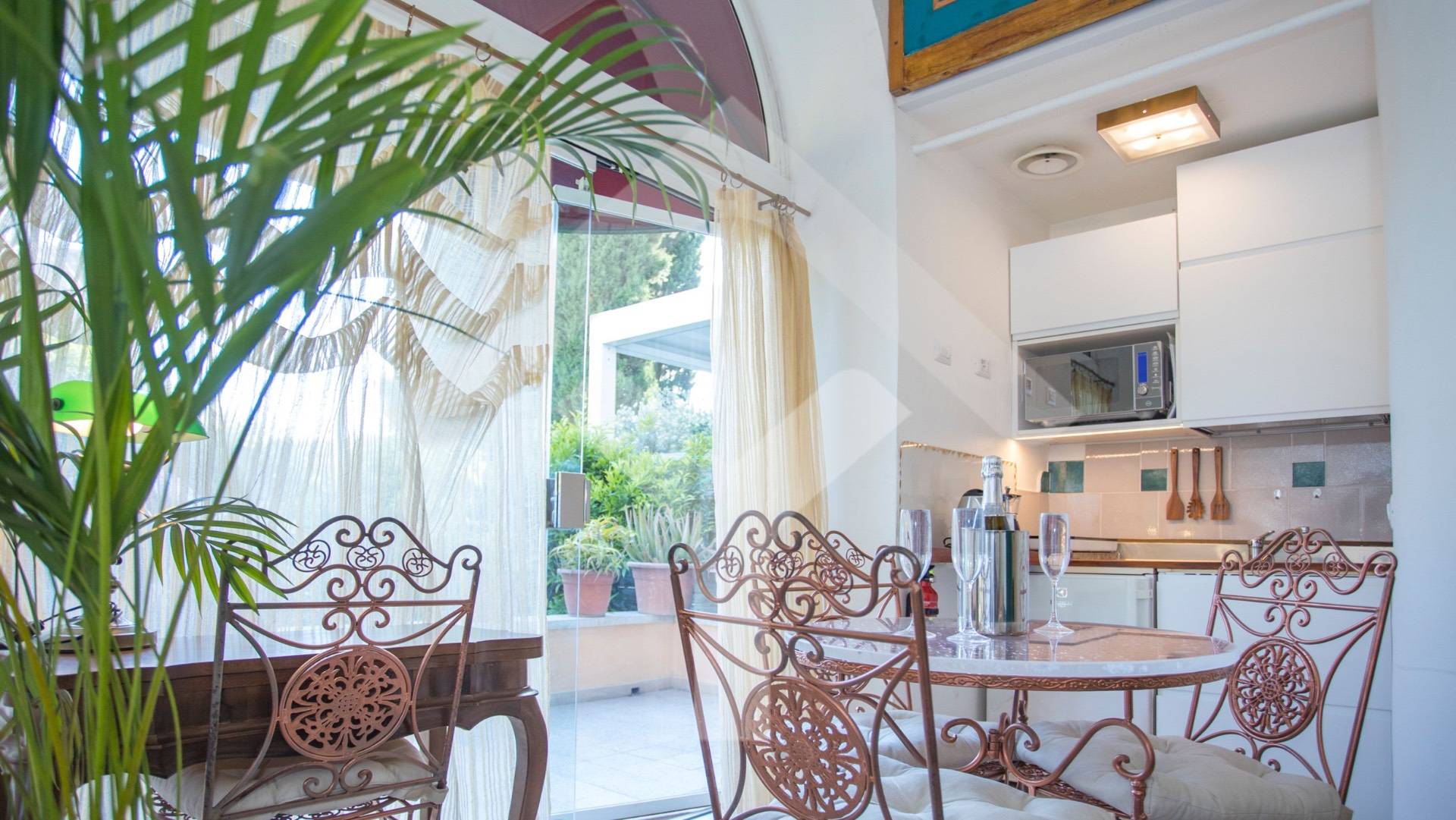 Apartment for Sale to Roma
