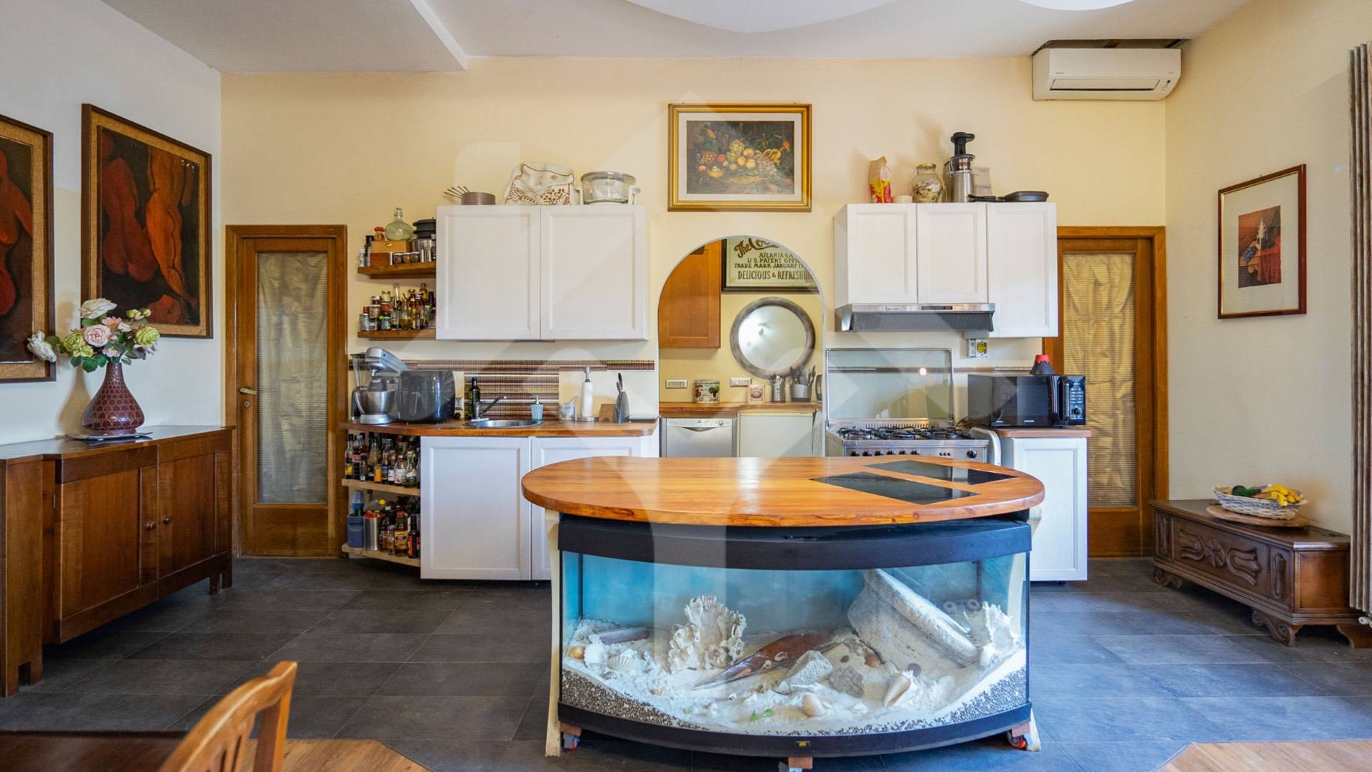 Apartment for Sale to Roma