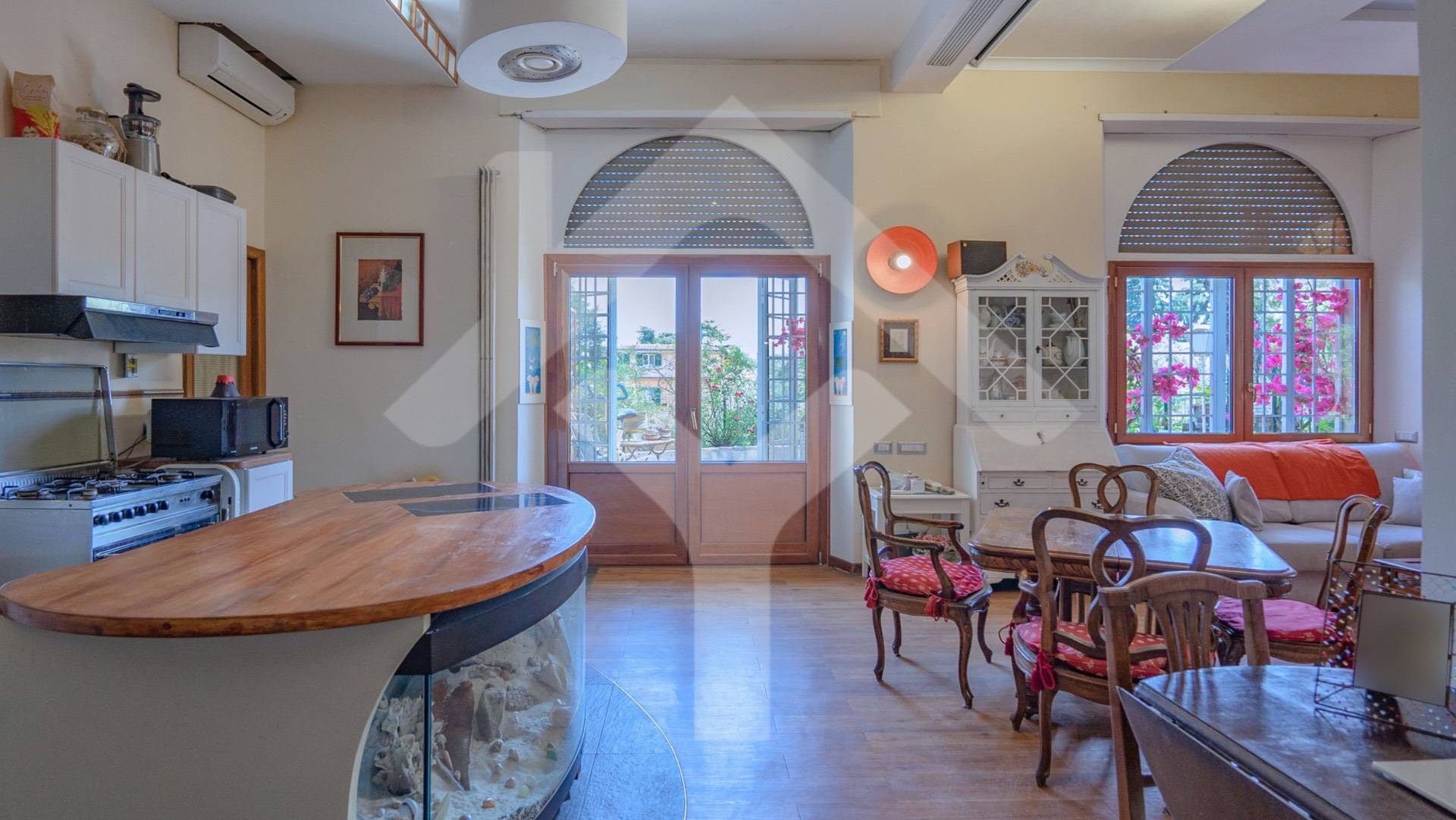 Apartment for Sale to Roma