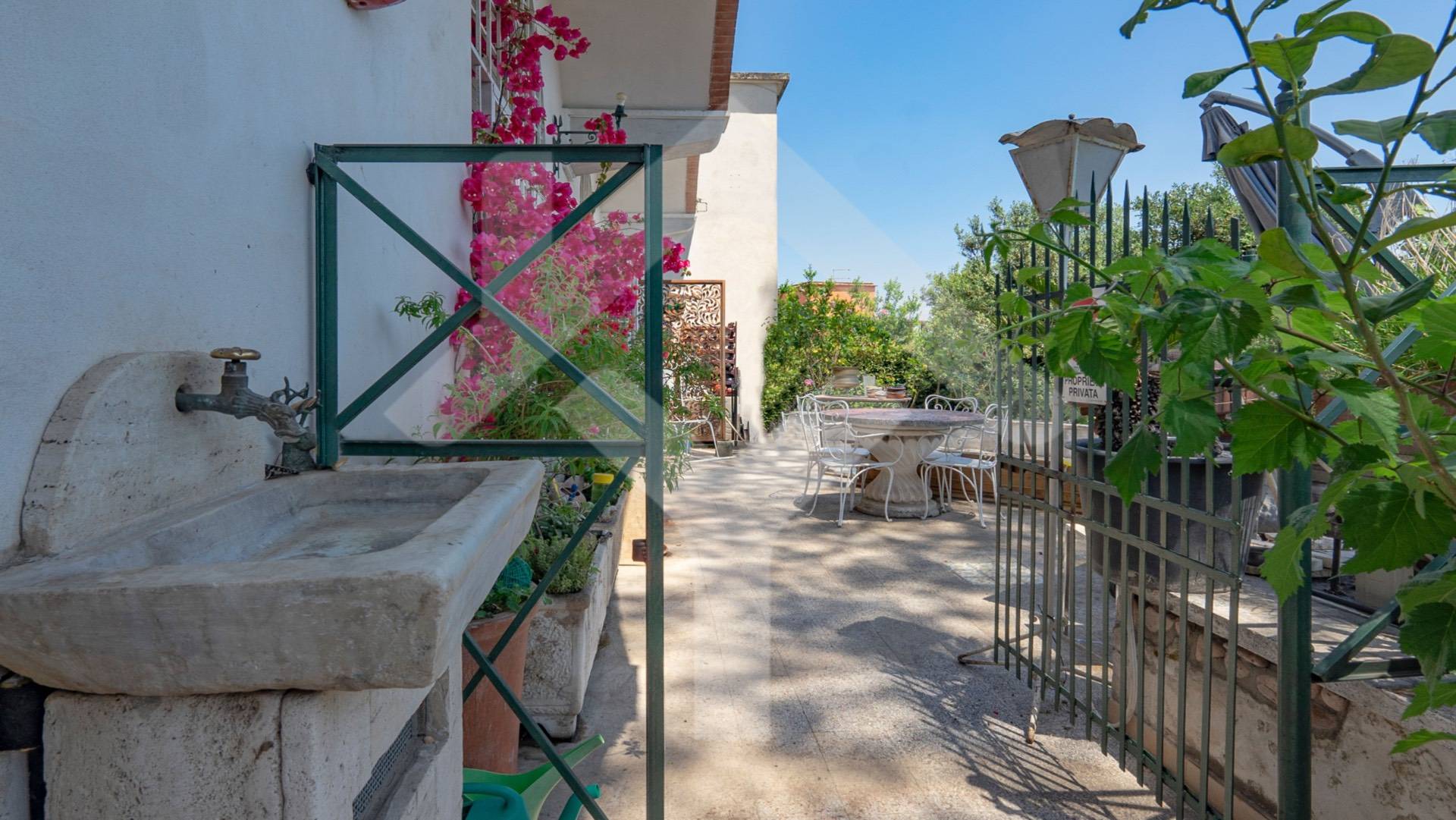 Apartment for Sale to Roma