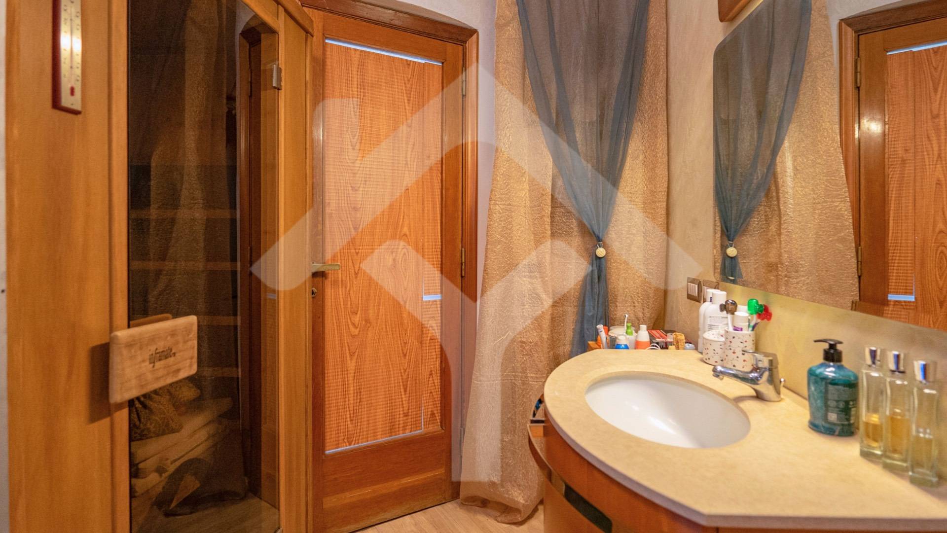 Apartment for Sale to Roma