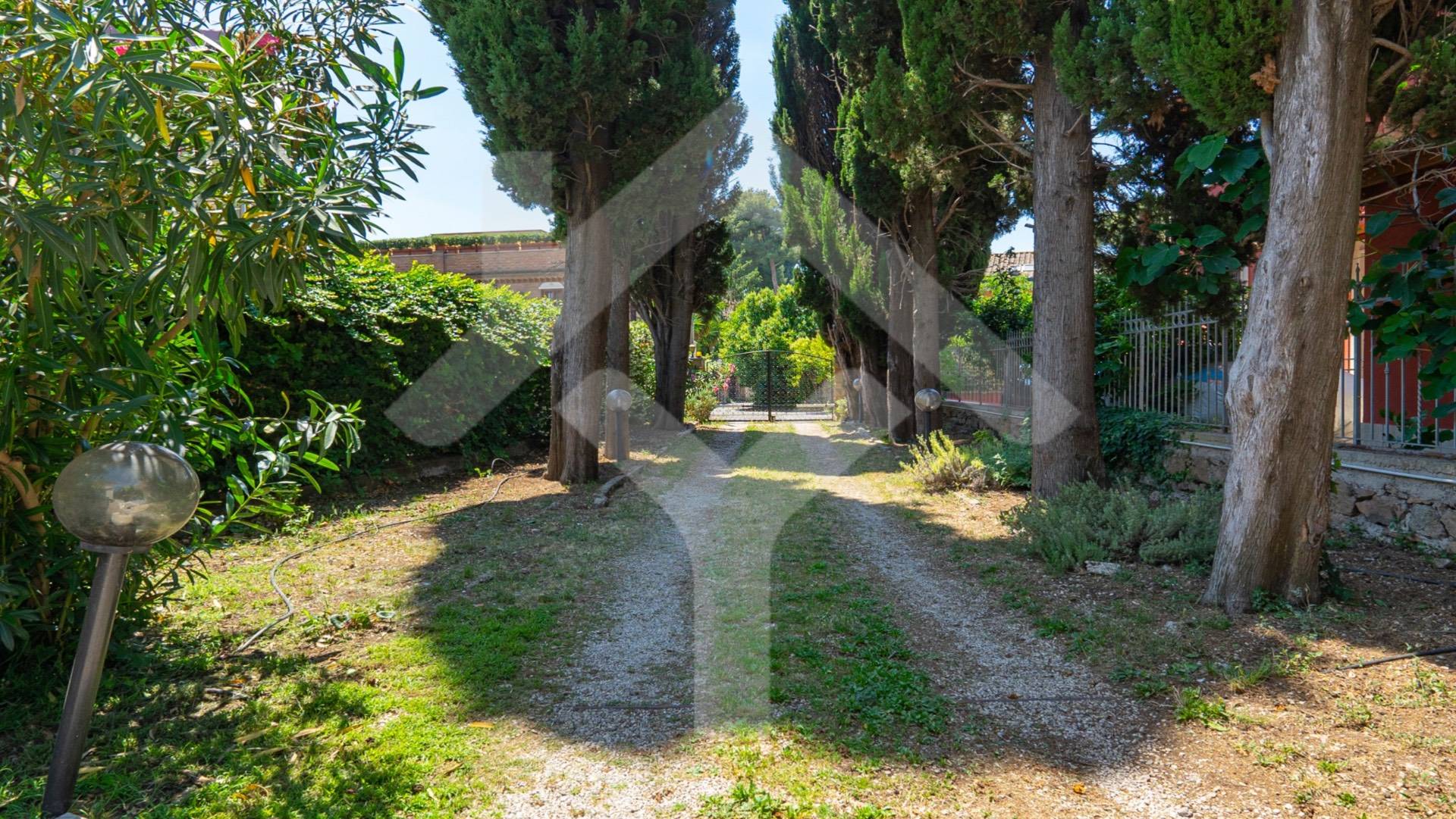 Apartment for Sale to Roma