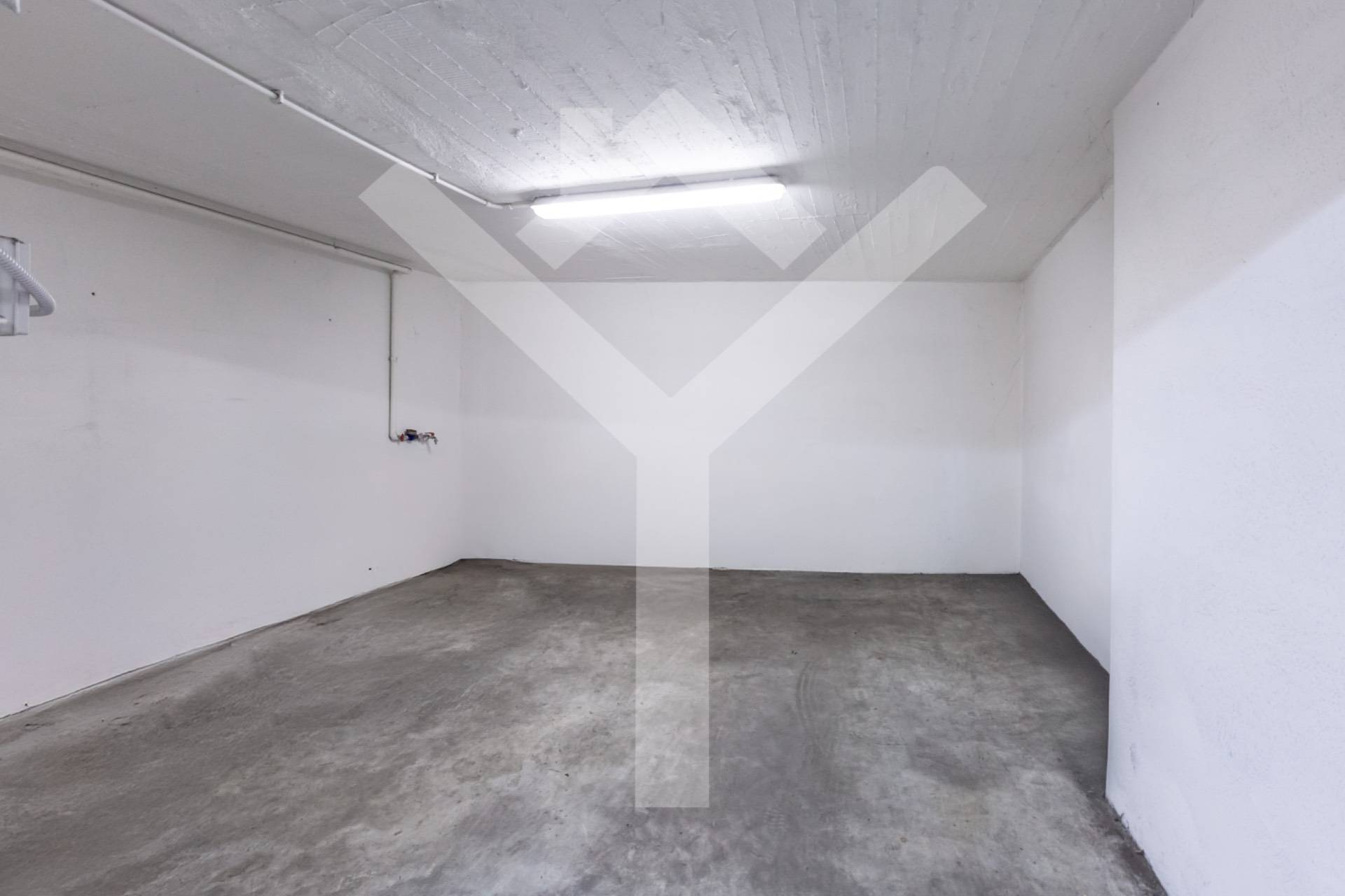 Box o garage in Vendita a Roma