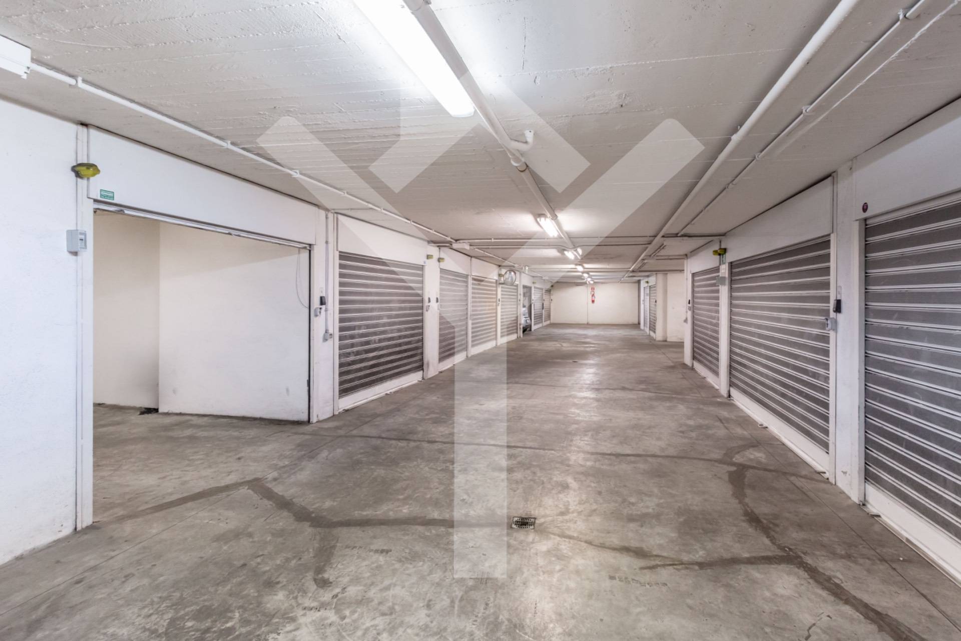 Box o garage in Vendita a Roma