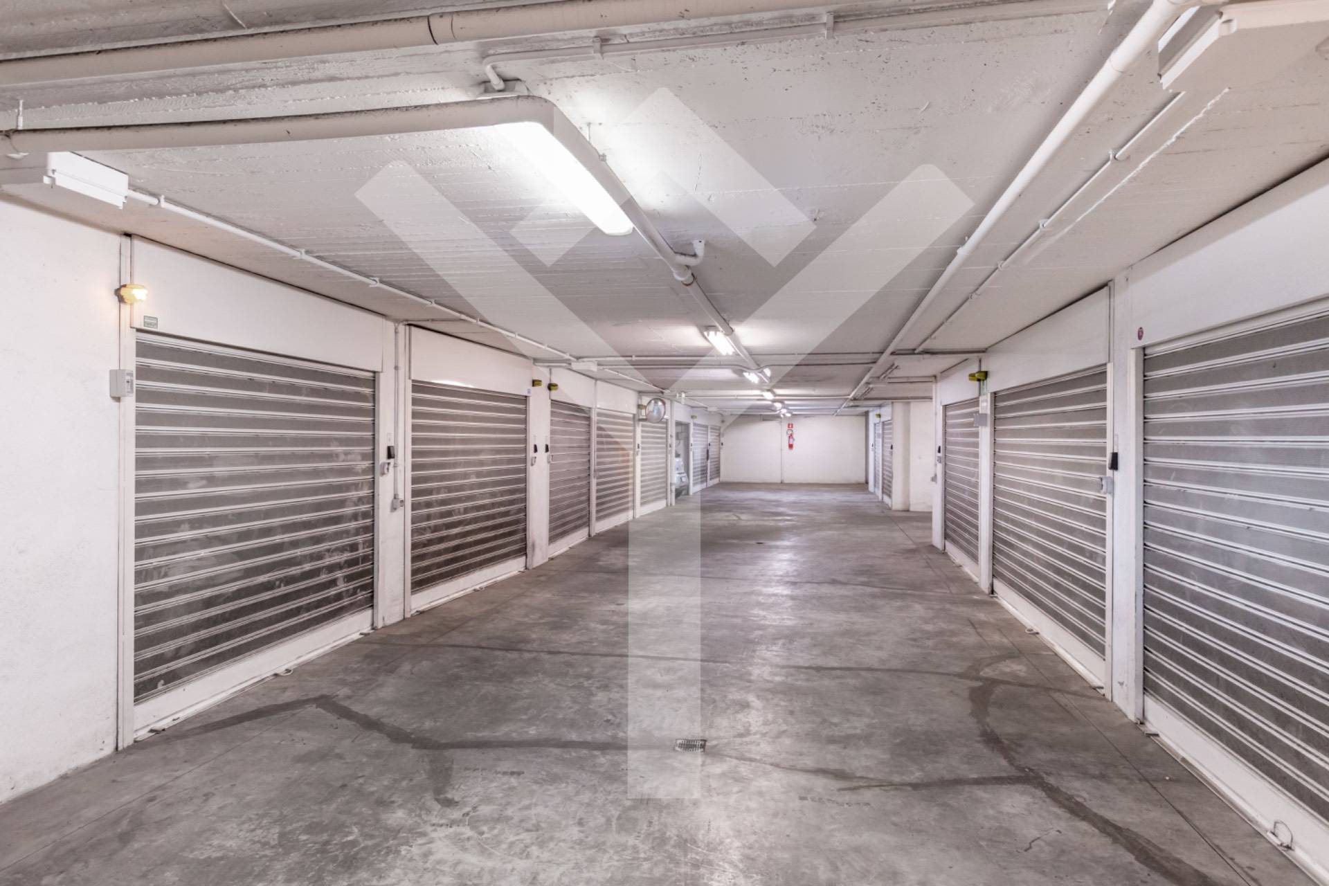Box o garage in Vendita a Roma
