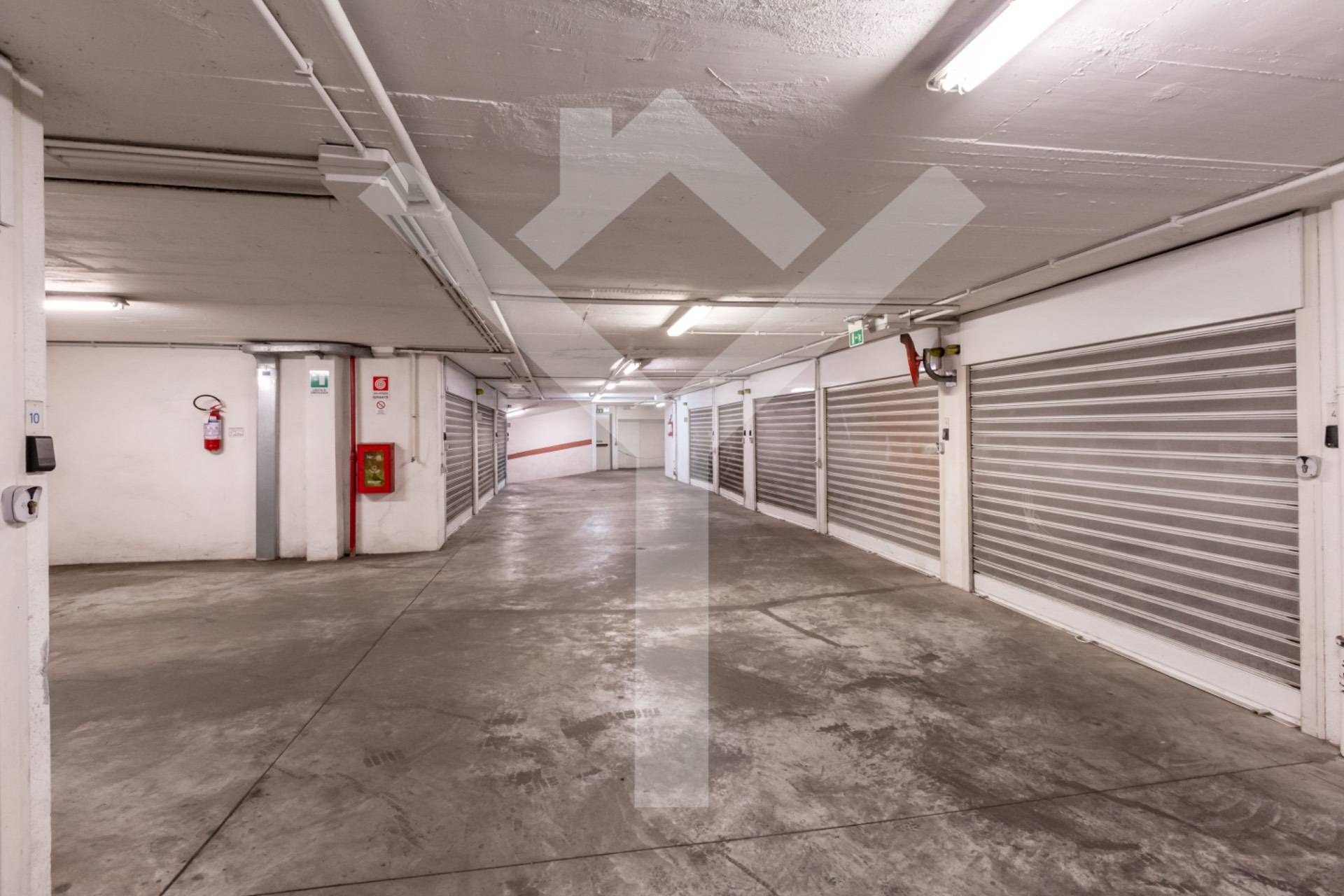 Box o garage in Vendita a Roma