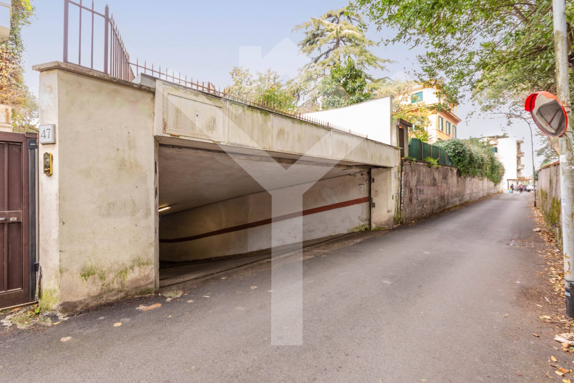 Box o garage in Vendita a Roma