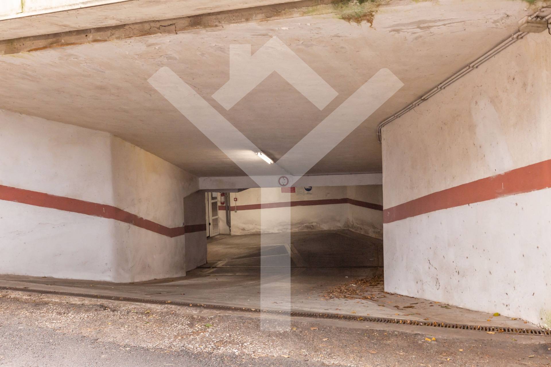 Box o garage in Vendita a Roma