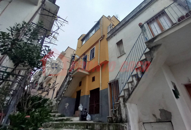 Stabile / Palazzo in vendita a Ischitella