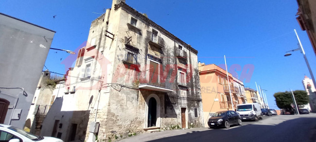 Stabile / Palazzo in vendita a Vico del Gargano