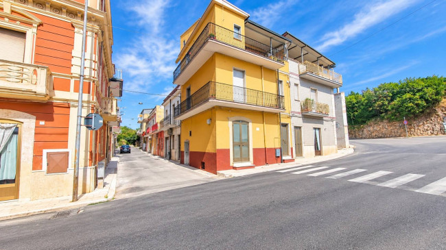 Stabile / Palazzo in vendita a San Nicandro Garganico