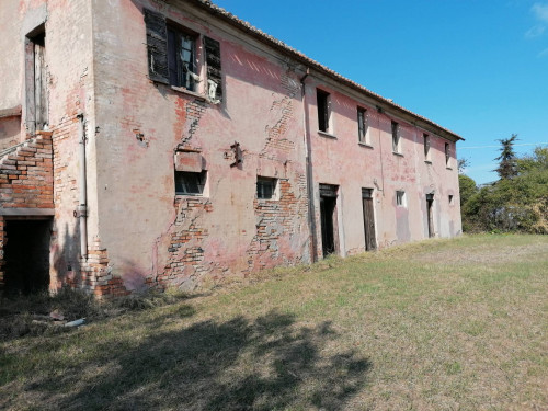 Casa colonica in Vendita a Terre Roveresche