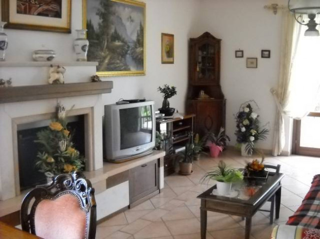 Villa in vendita a Carrara, Fano (PU)